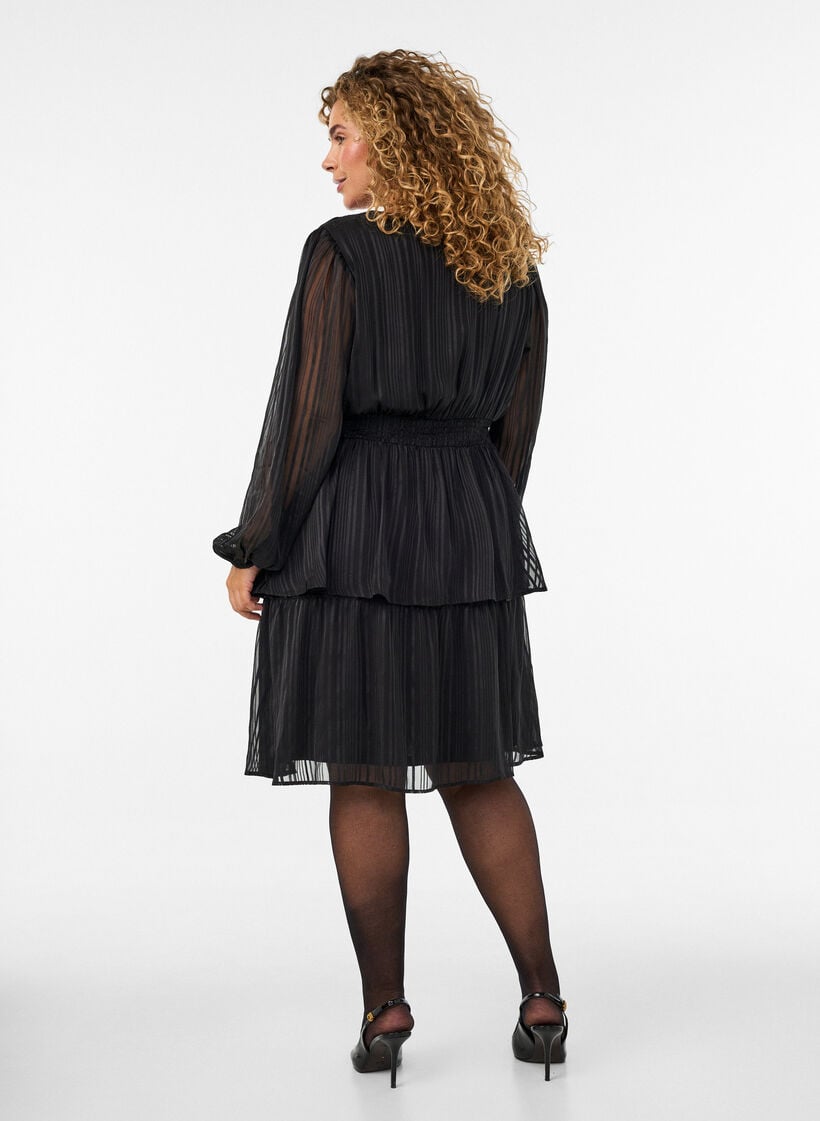 Knielanges Kleid mit transparenten Streifen und Wickeleffekt, Schwarz, Model image number 2