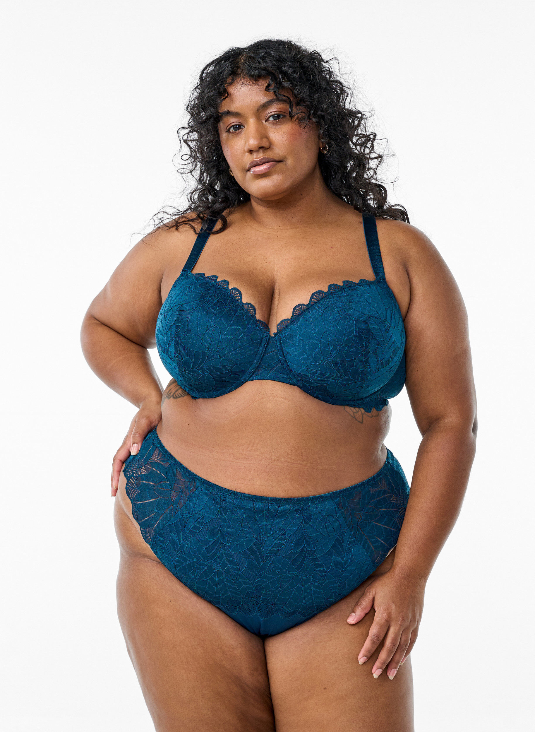 Stringtanga mit Spitze, Blau, Model