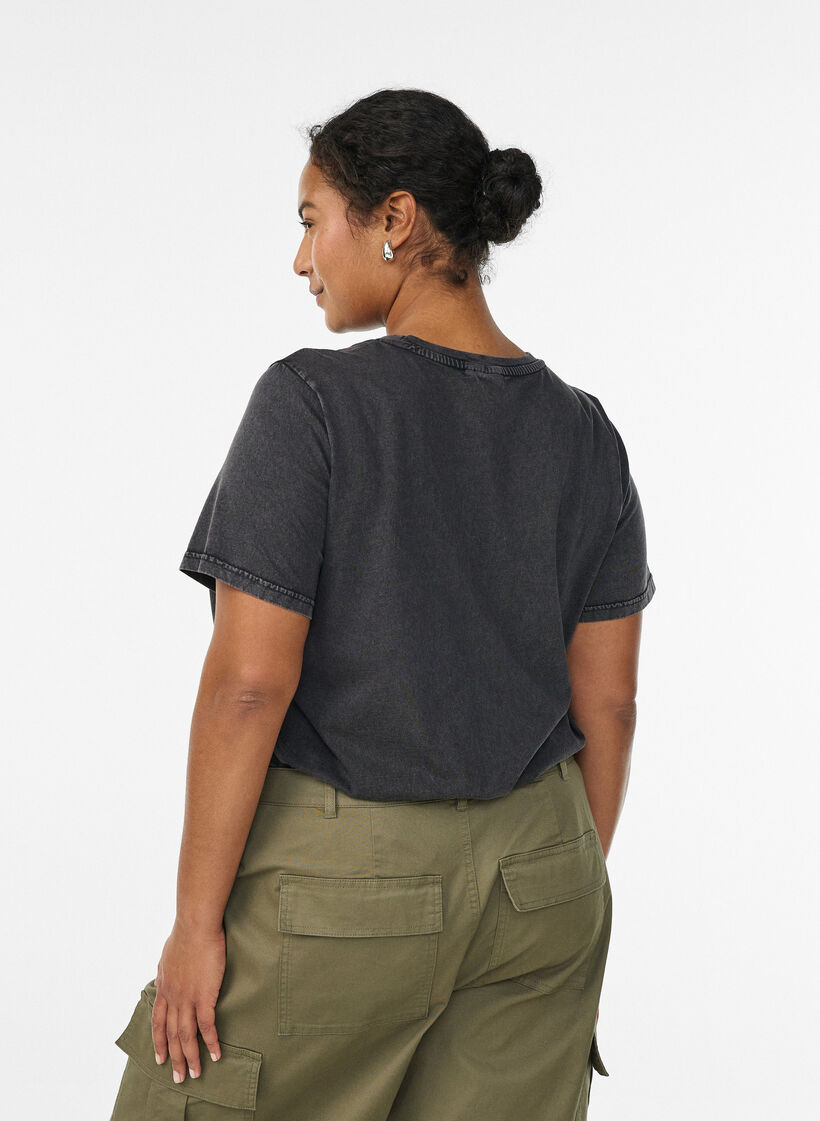 T-Shirt aus Bio-Baumwolle mit Print, Grau, Model image number 1