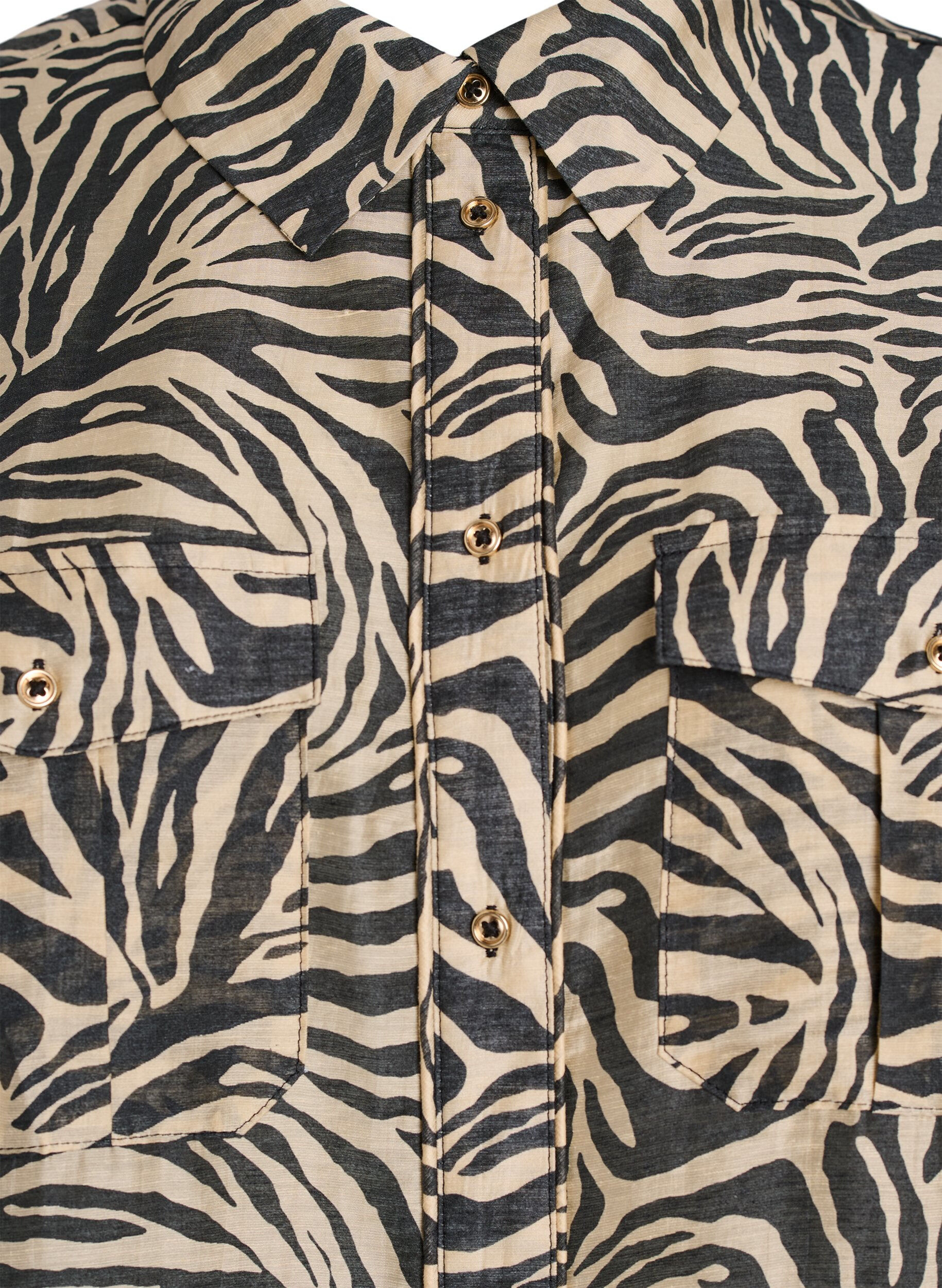 ZizziLocker sitzendes Shirt mit Tierprint und Brusttaschen, Schwarz, Packshot image number 2
