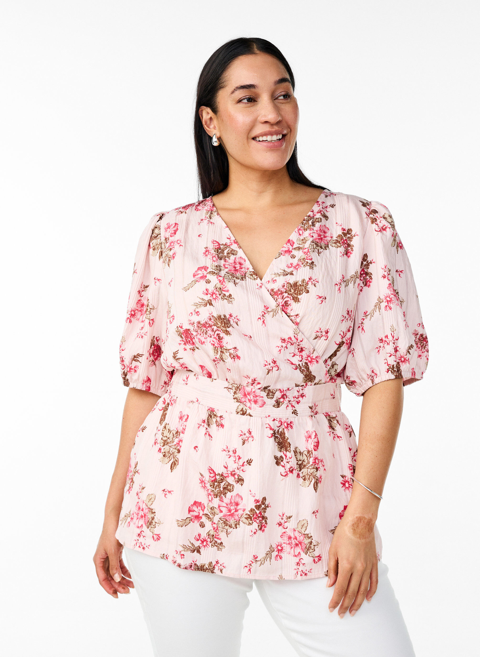 Gebl&uuml;mte Bluse mit kurzen &Auml;rmeln und geraffter Taille, Pink, Model