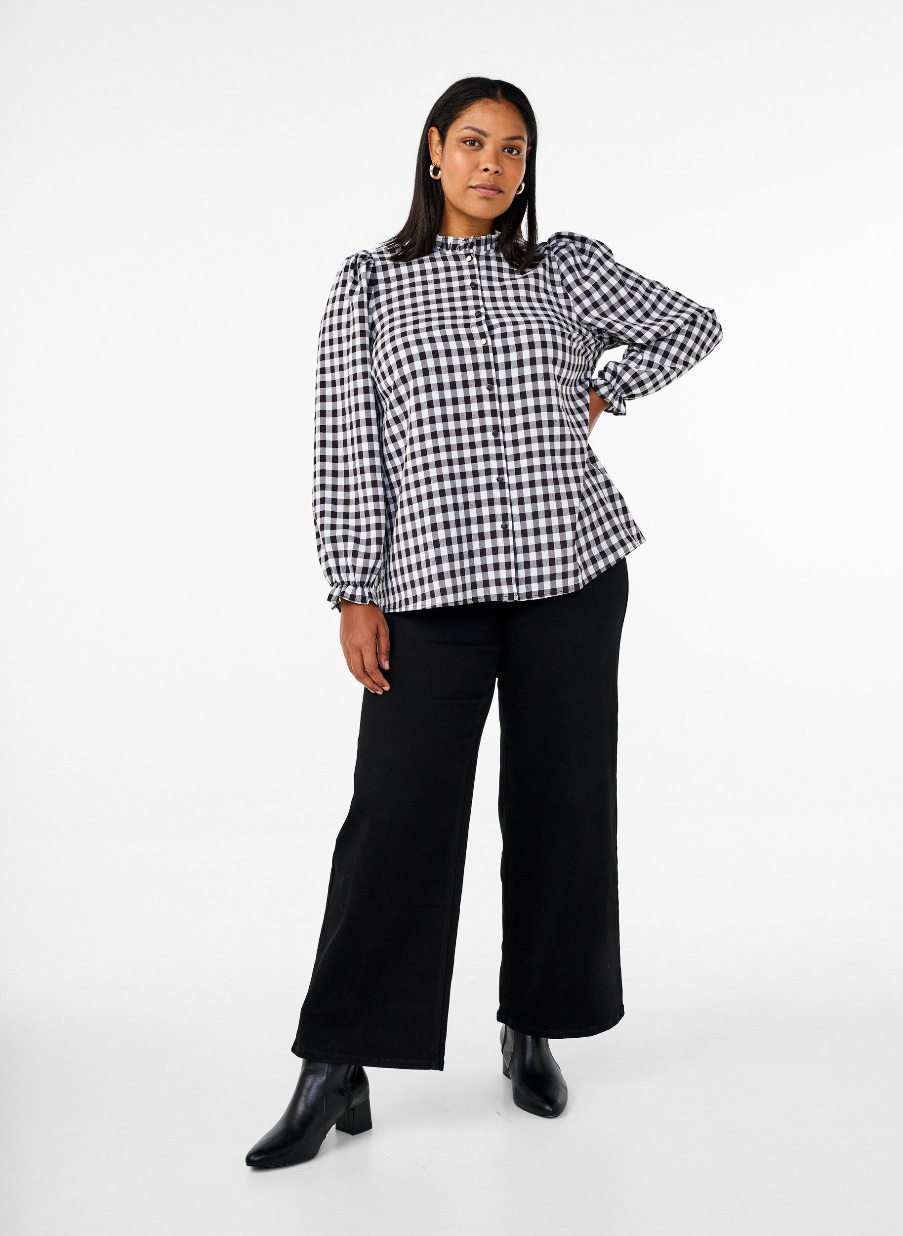 ZizziKarierte Bluse mit R&uuml;schendetails, Black/W. Gingham, Model image number 3