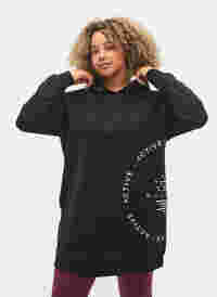 Langes Sweatshirt mit Kapuze und Printdetails, Black w. Logo Print, Model