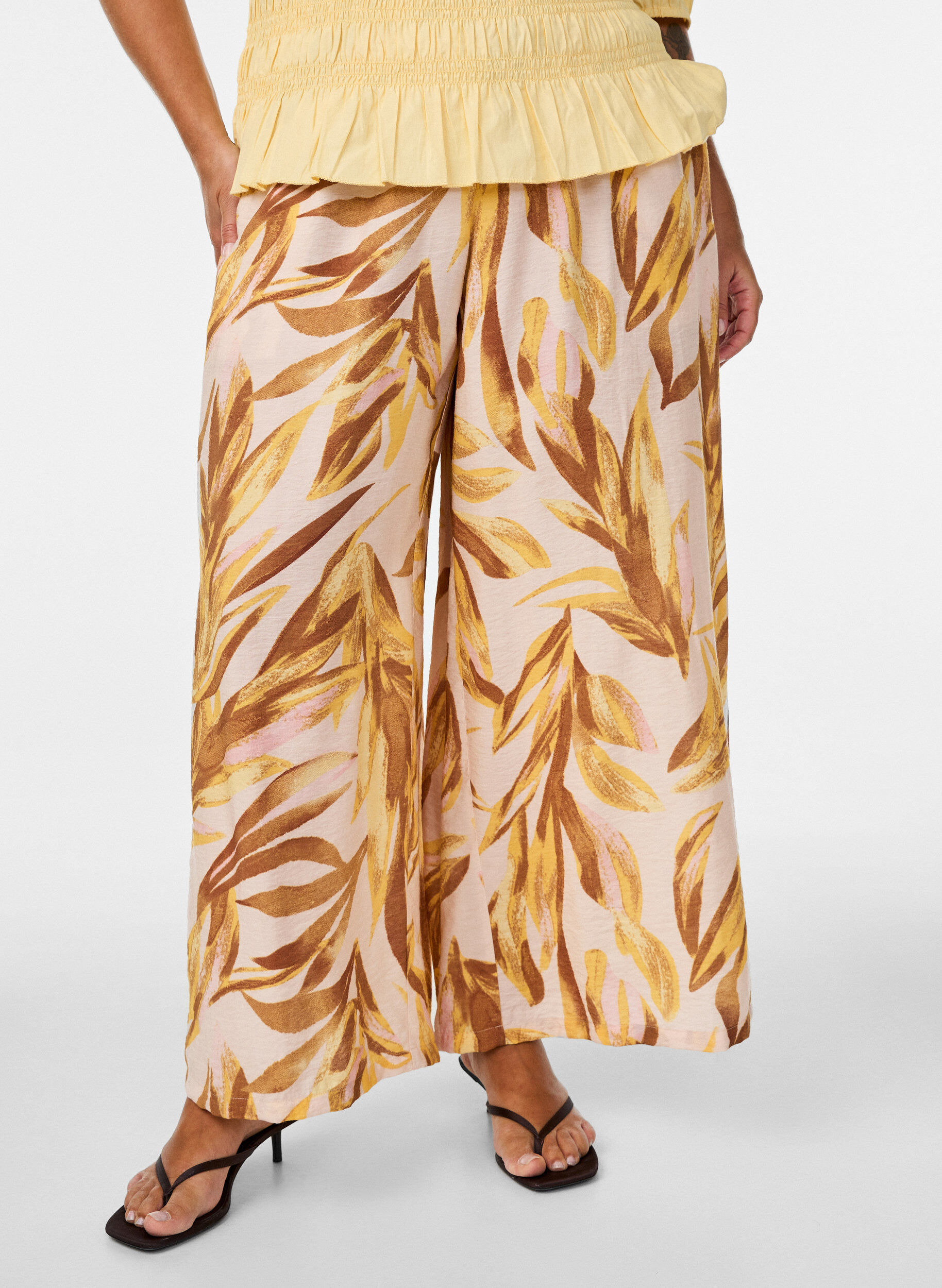 ZizziHose mit weitem Bein, Blattdruck und hohem Gummizugbund., Gelb, Model image number 2