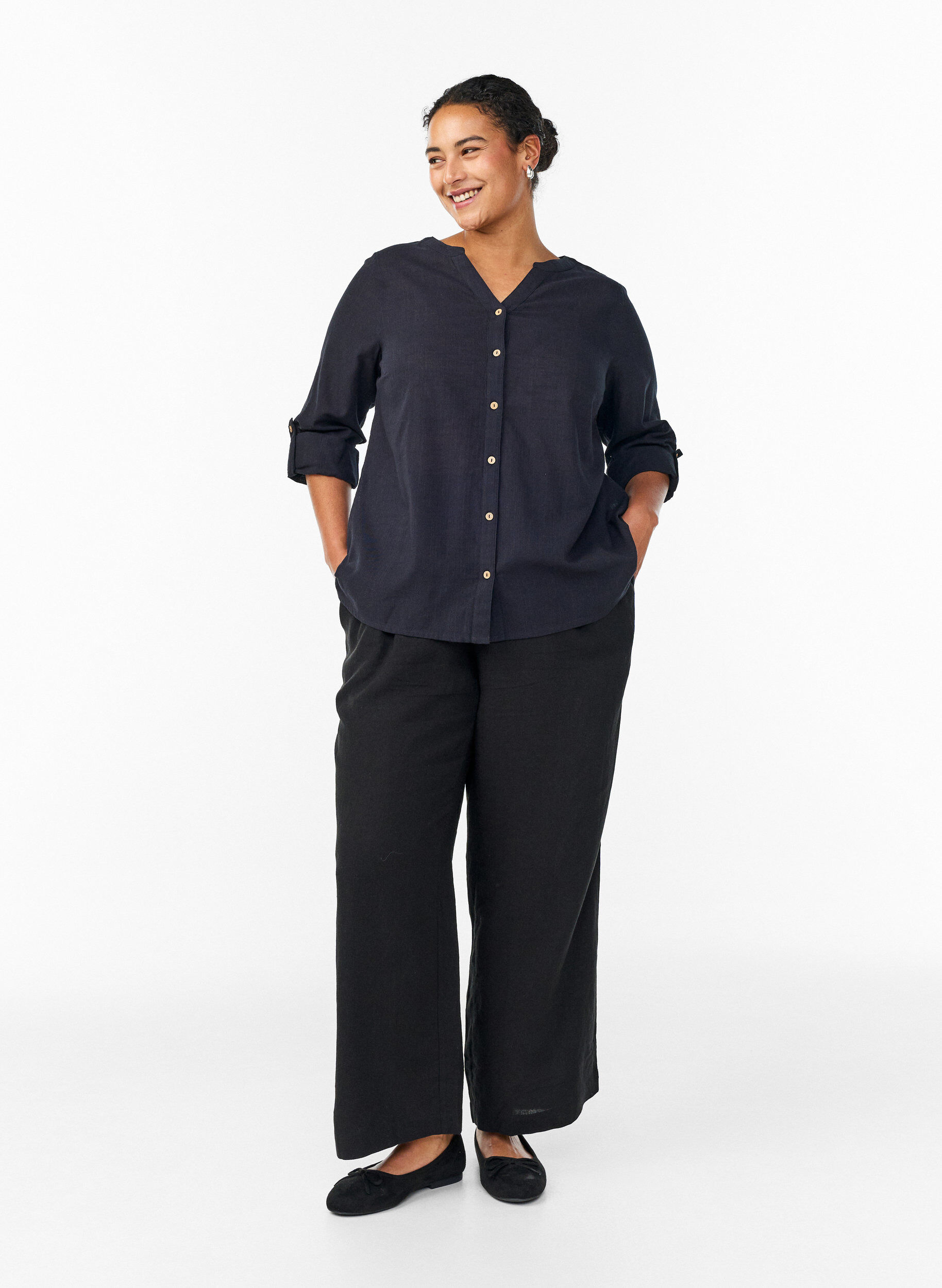 ZizziHemdbluse aus Baumwolle mit V-Ausschnitt, Schwarz, Model image number 1