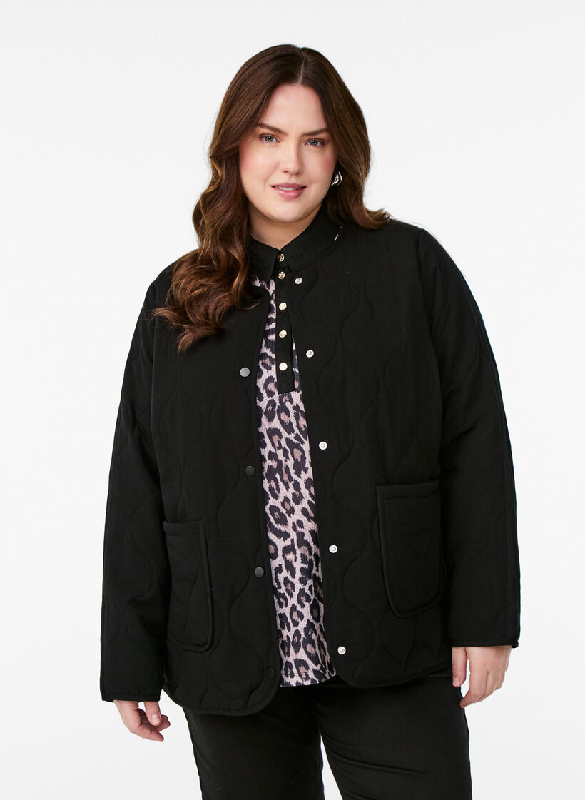 Steppjacke mit Knöpfen und Taschen, Schwarz, Model image number 0
