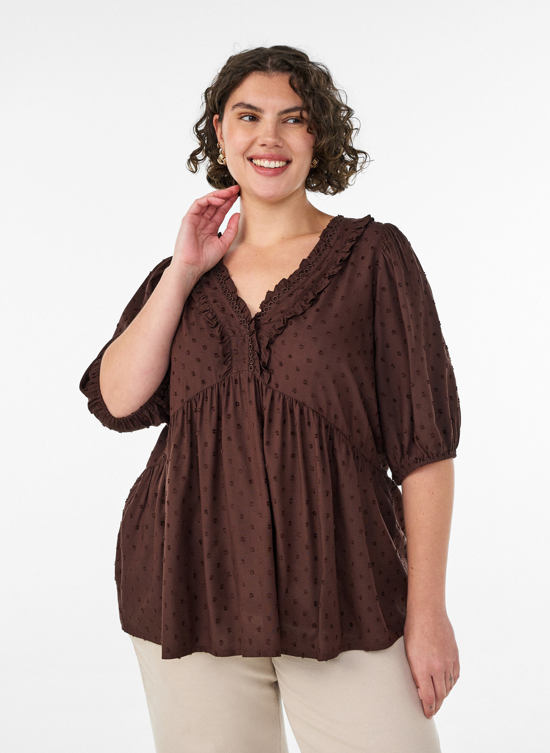 Bluse aus Viskose mit gepunkteter Struktur und V-Ausschnitt, Braun, Model