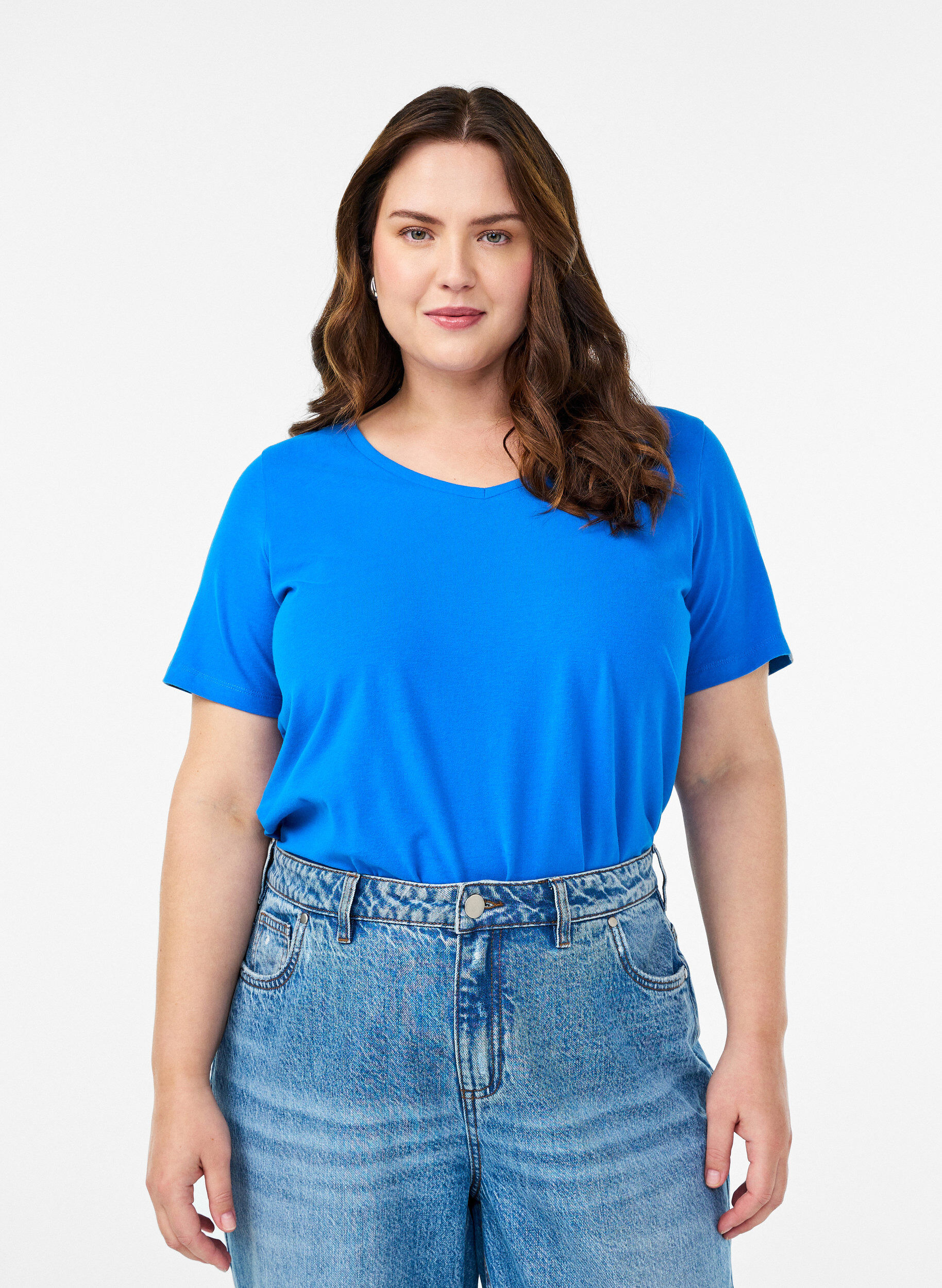 Einfarbiges Basic-T-Shirt aus Baumwolle, Blau, Model