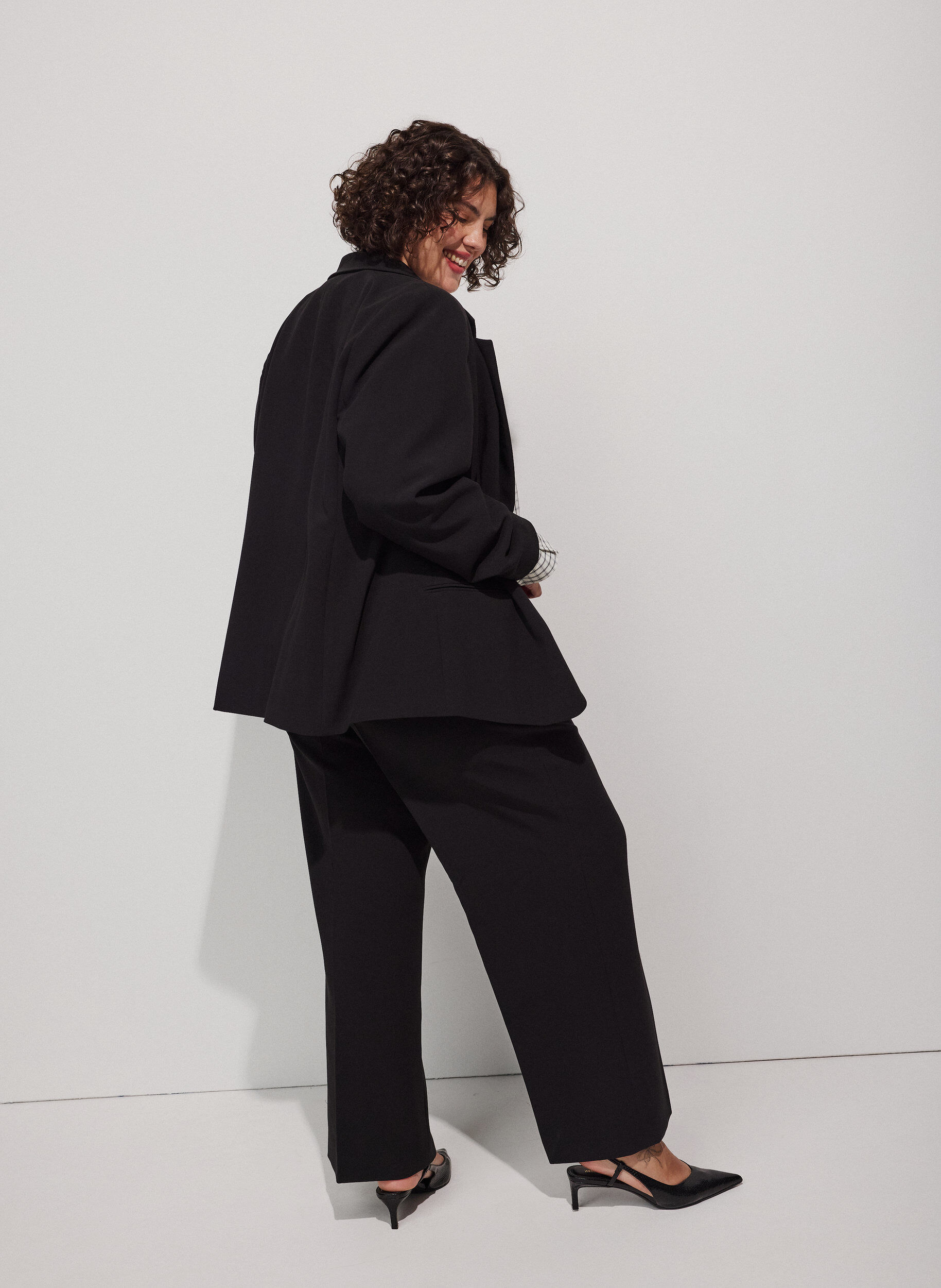 ZizziKlassischer Blazer mit 1-Knopf-Verschluss, Schwarz, Model image number 2