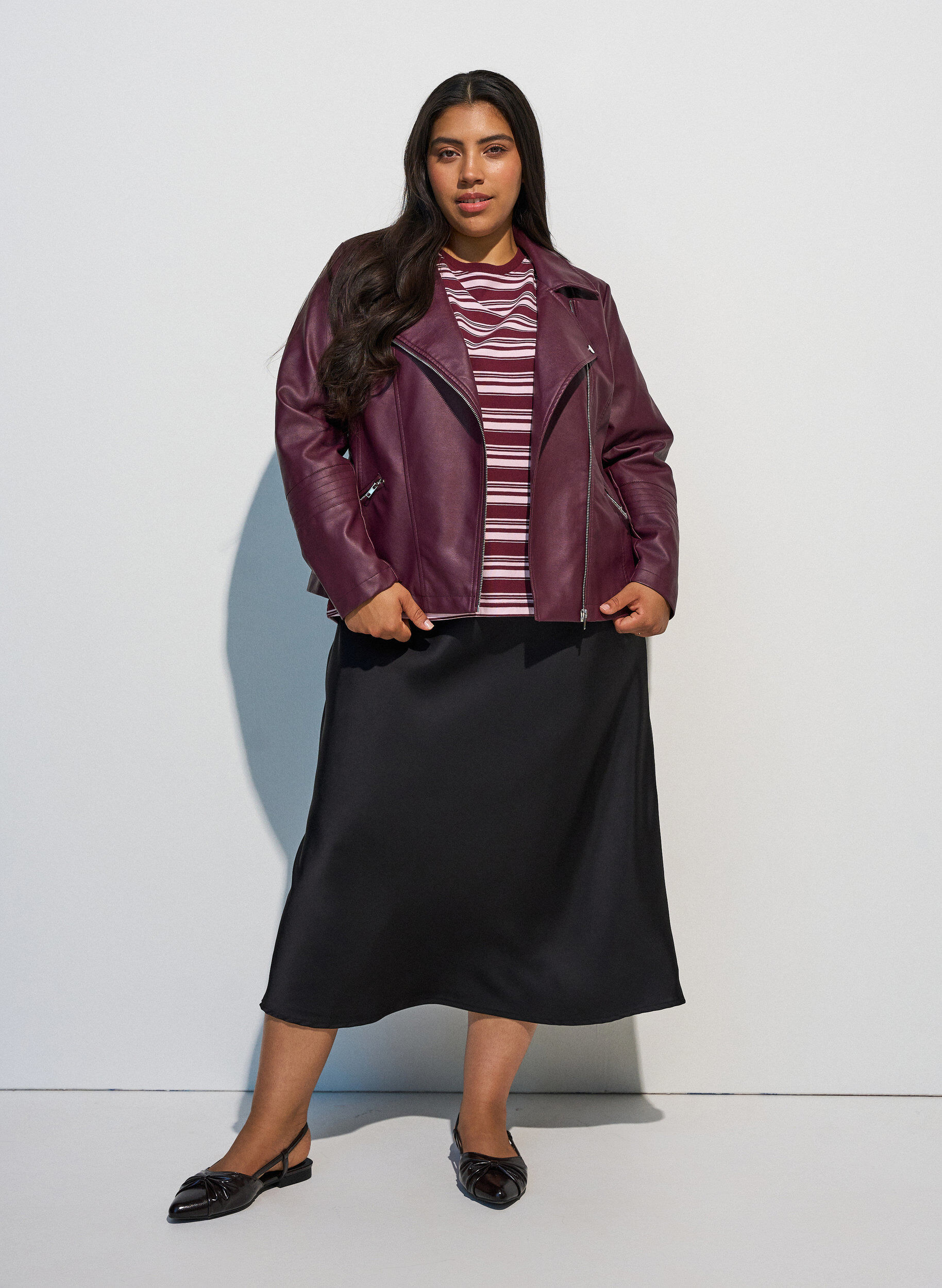 ZizziMidirock aus Satin, Schwarz, Model image number 1