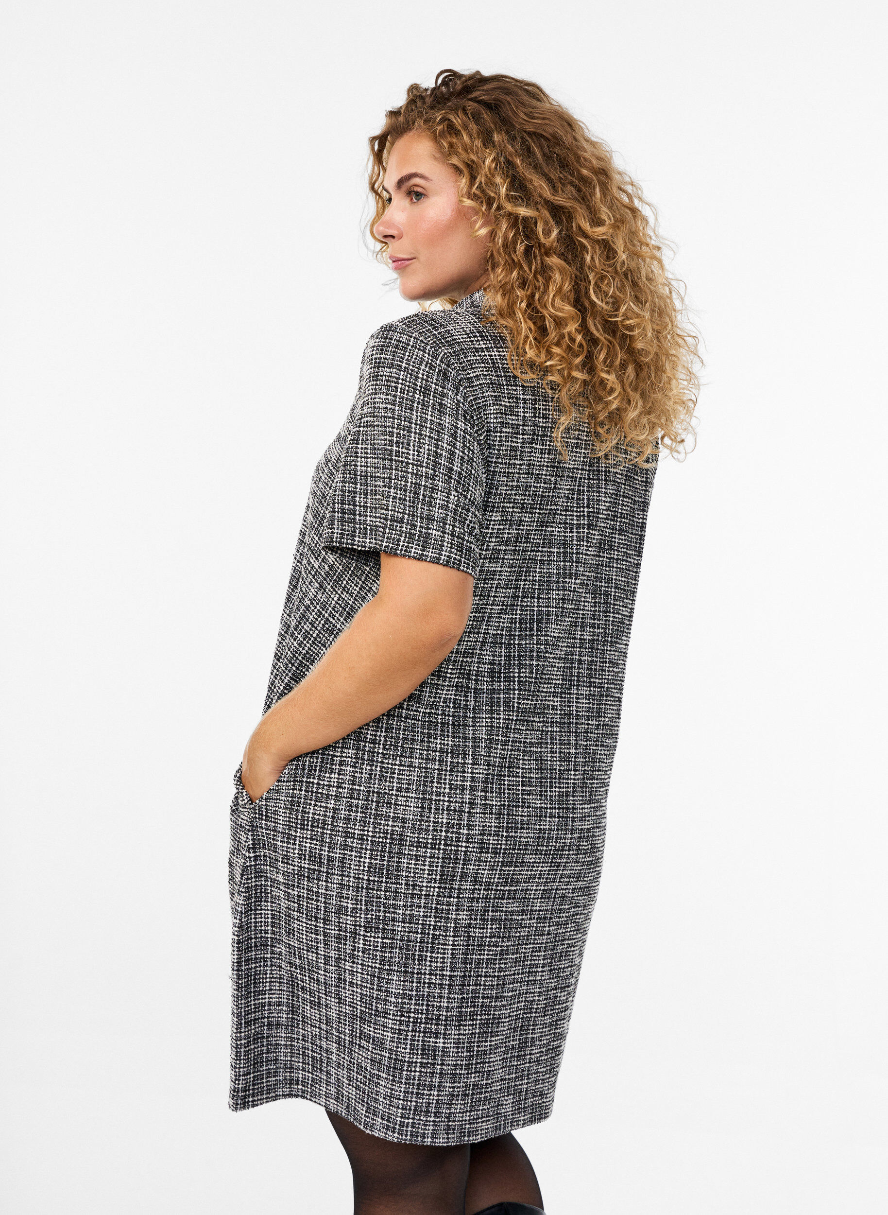 ZizziKurzes Kleid aus texturiertem Jersey mit grafischem Karomuster, Vanille, Model image number 2