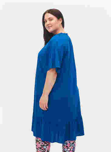 Kurzärmeliges Viskosekleid mit V-Ausschnitt, Classic Blue, Model image number 1