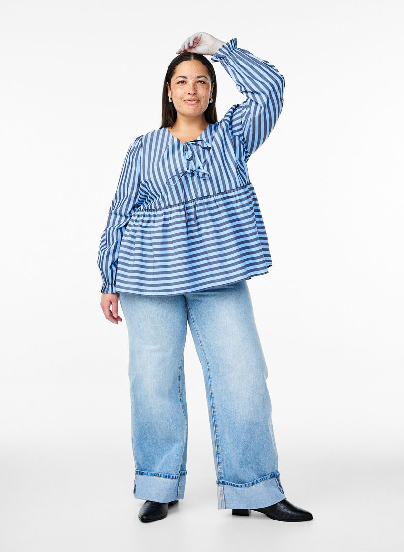 Bluse mit Streifen und Schleifen, Blau, Model image number 1