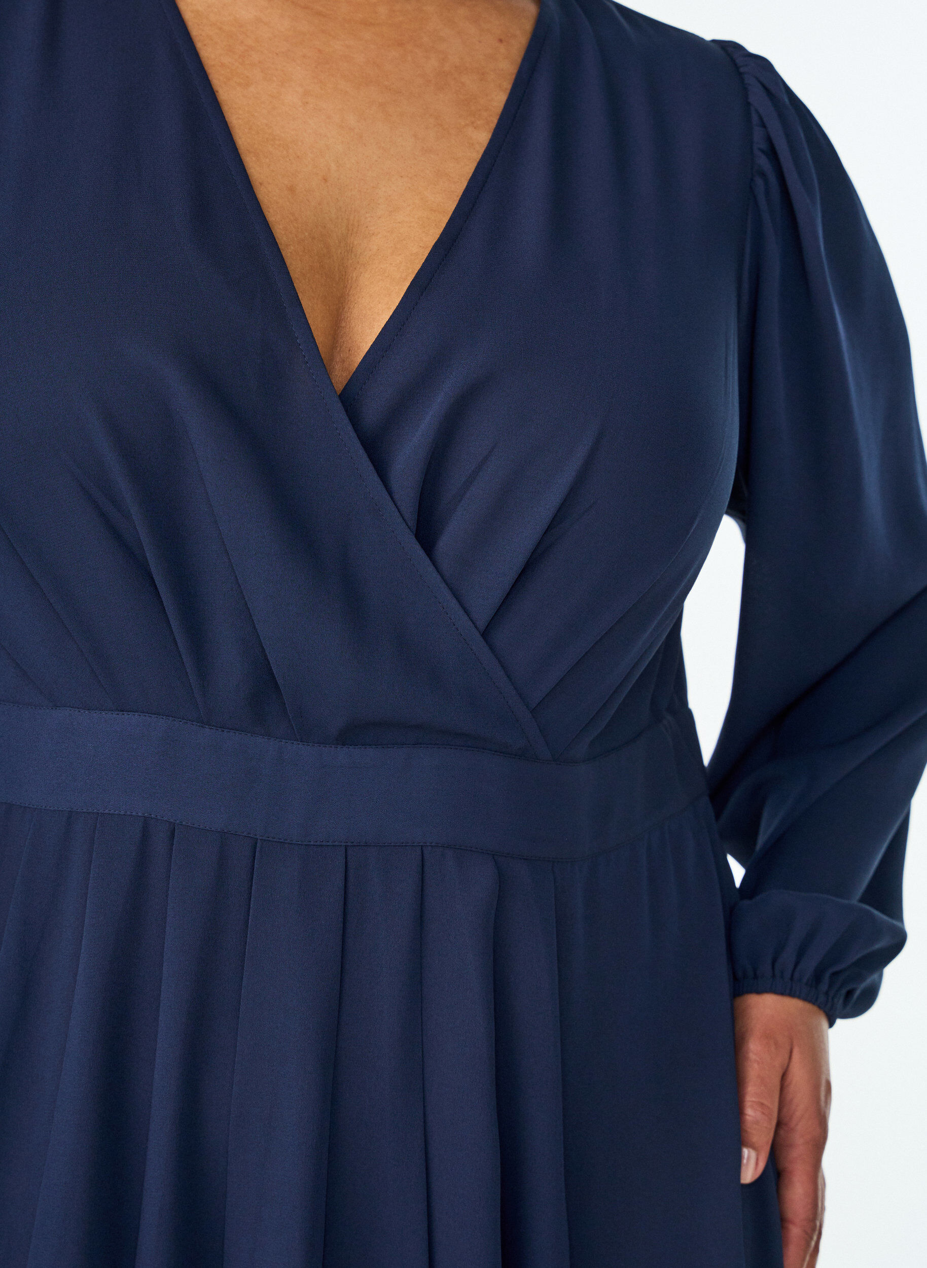 ZizziMaxikleid mit Wickelausschnitt und langen &Auml;rmeln, Blau, Model image number 2