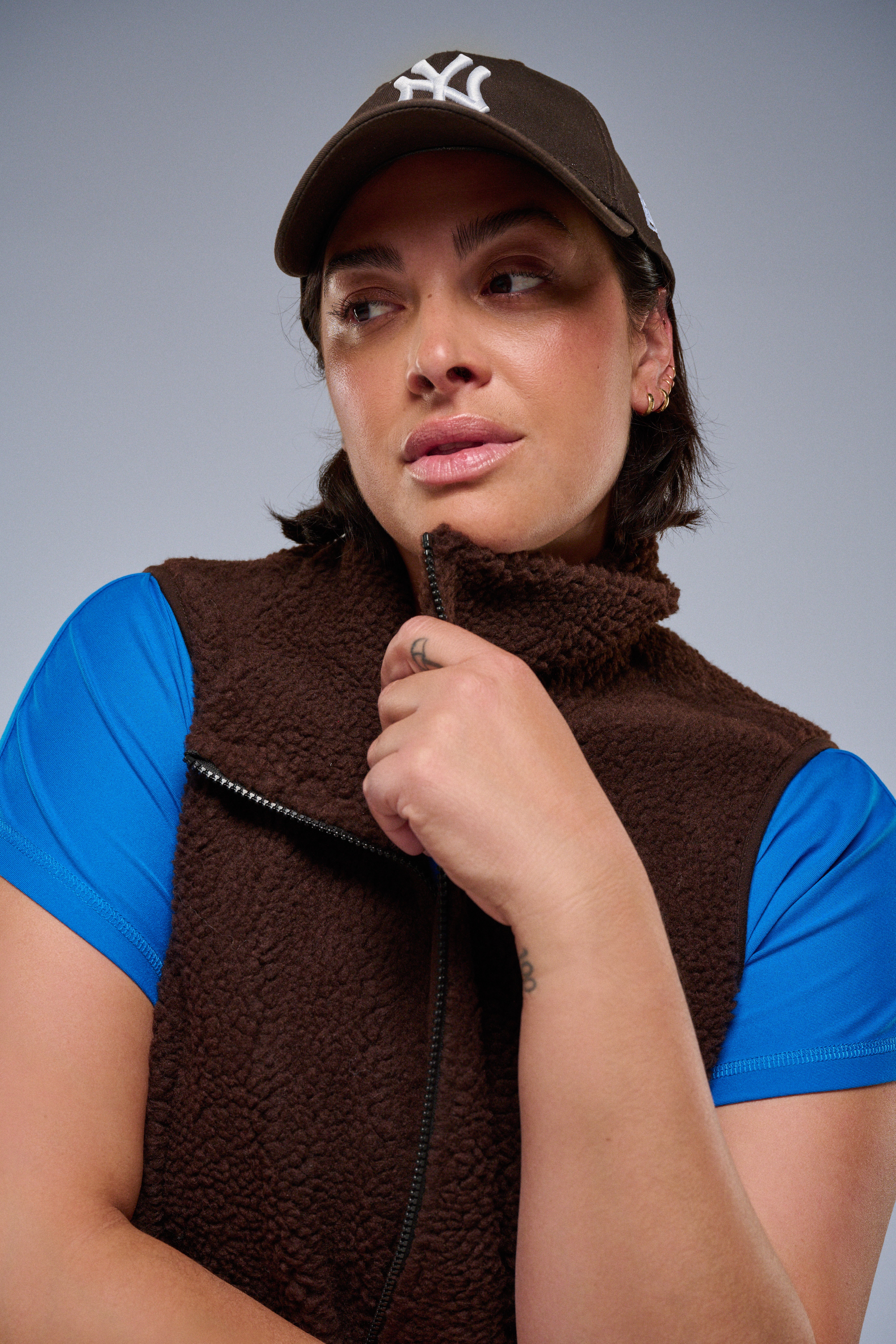 ZizziBraune Weste mit Rei&szlig;verschluss, , Model