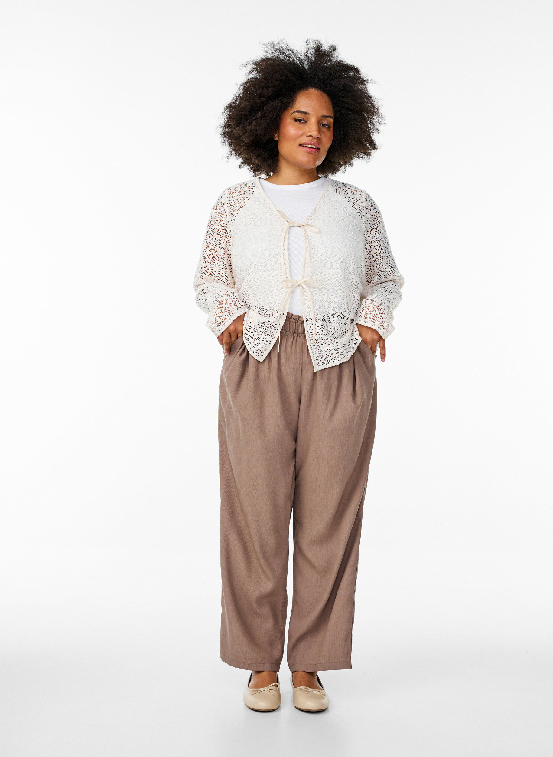 ZizziStrickjacke mit Spitzenmuster und Bindeb&auml;ndern, Vanille, Model image number 1