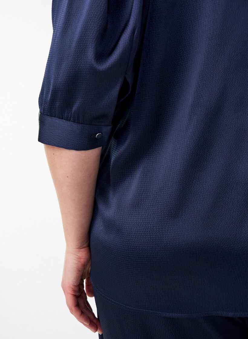 Bluse in Satin-Optik mit 1/2-&Auml;rmeln und R&uuml;schenkragen, Blau, Model image number 3