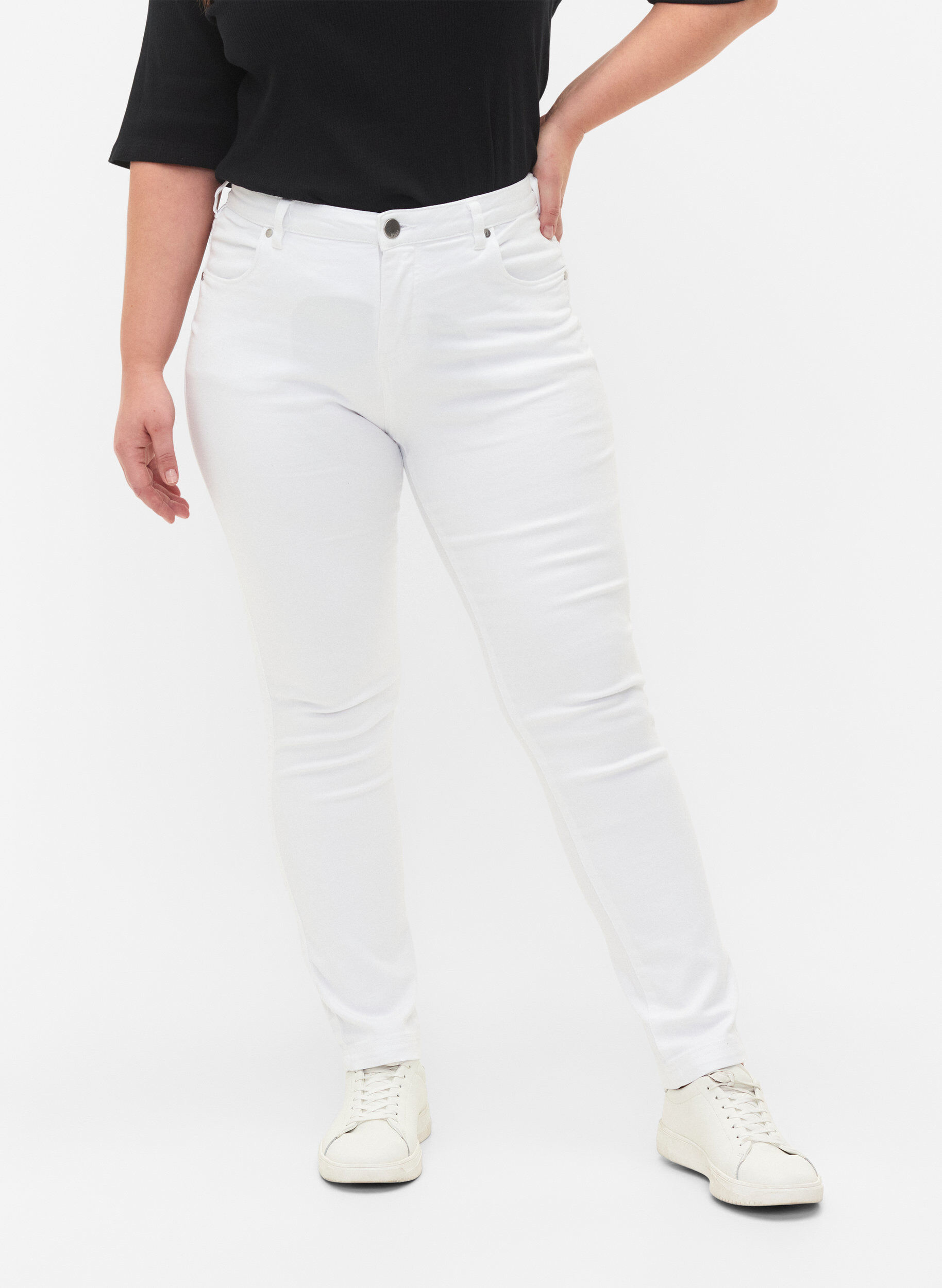 ZizziSlim Fit Emily Jeans mit normaler Taillenh&ouml;he, Wei&szlig;, Model image number 2