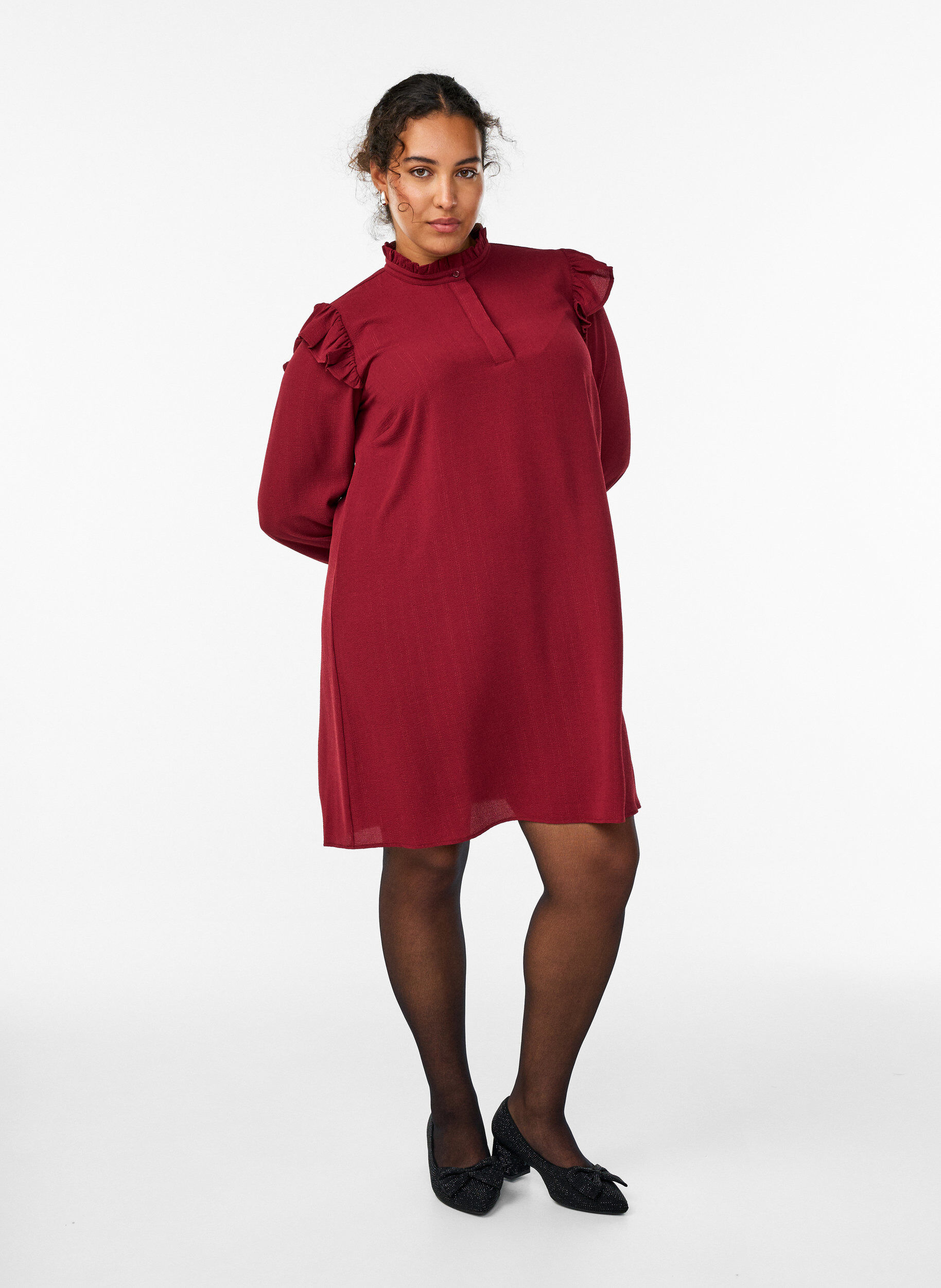 ZizziKurzes Kleid mit R&uuml;schen und Glitzer , Dunkles Bordeaux, Model image number 1