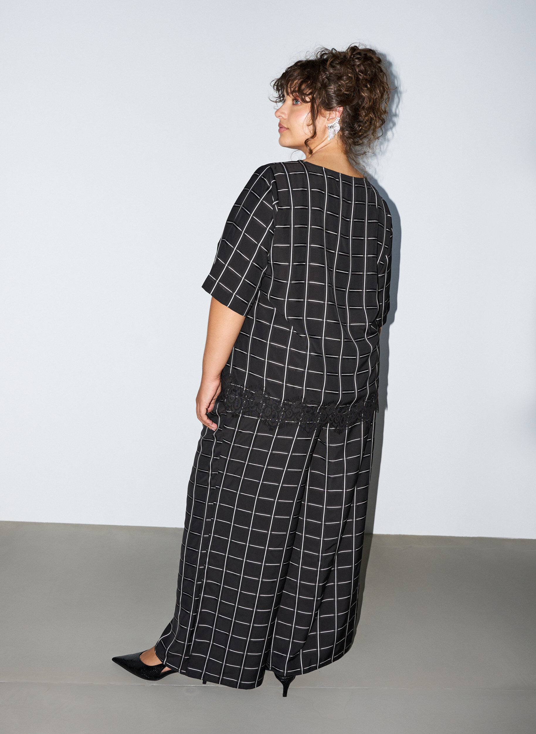 ZizziKarierte Hose mit weitem Bein, Schwarz, Model image number 1