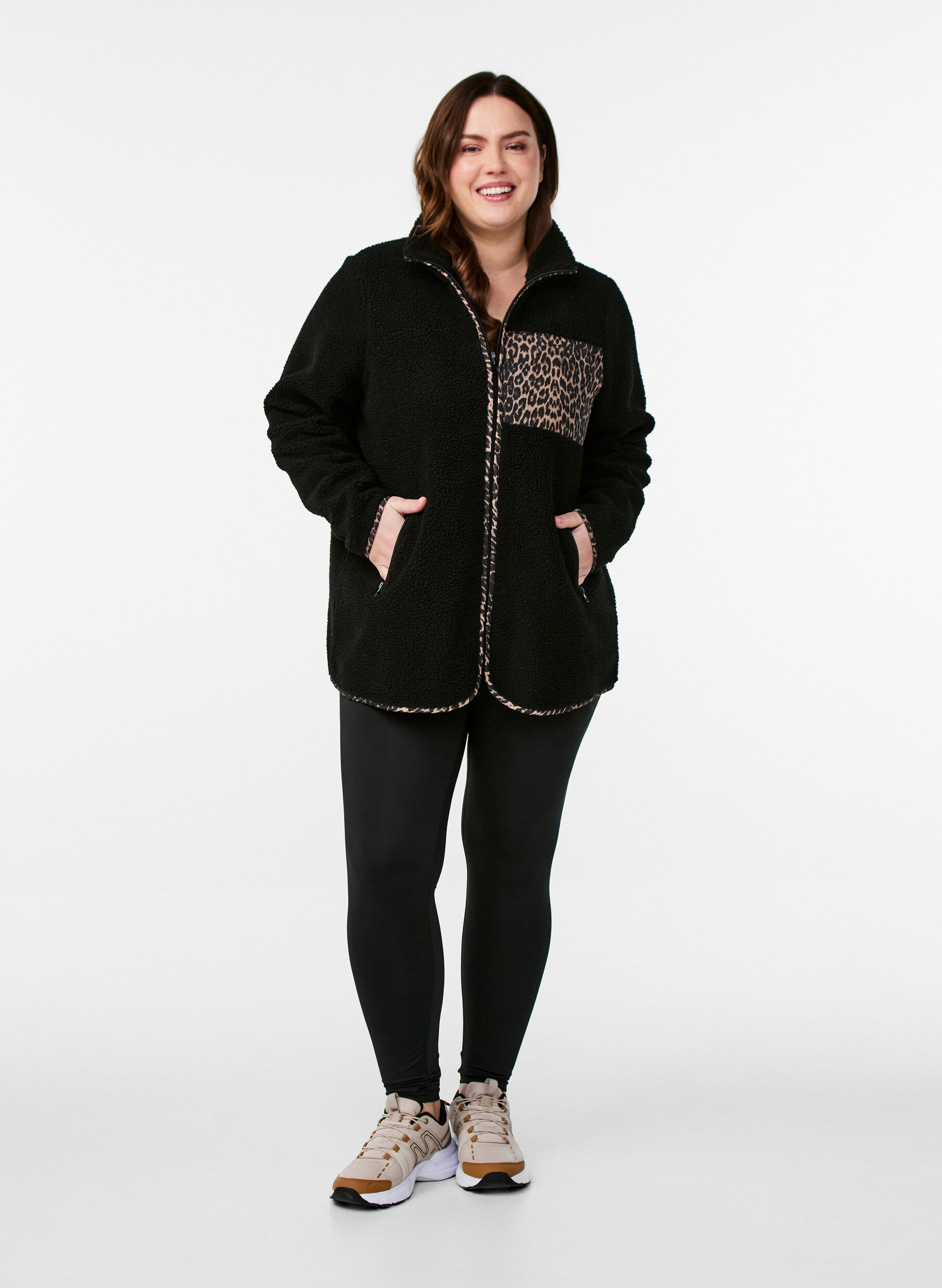 ZizziTeddyfell-Jacke mit Leopardenmuster, Schwarz, Model image number 1
