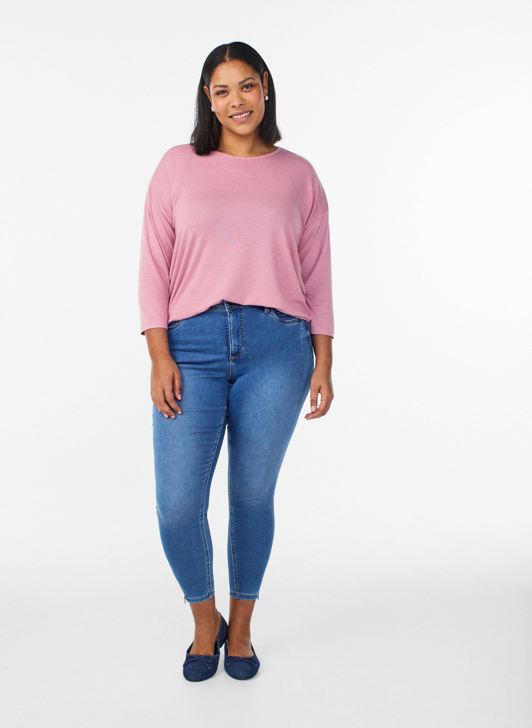 Kurze Amy Jeans mit Rei&szlig;verschlussdetail., Blau, Model