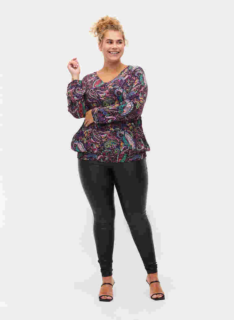 Bluse mit Paisleydruck und langen Ärmeln aus Viskose, Multi Paisley, Model