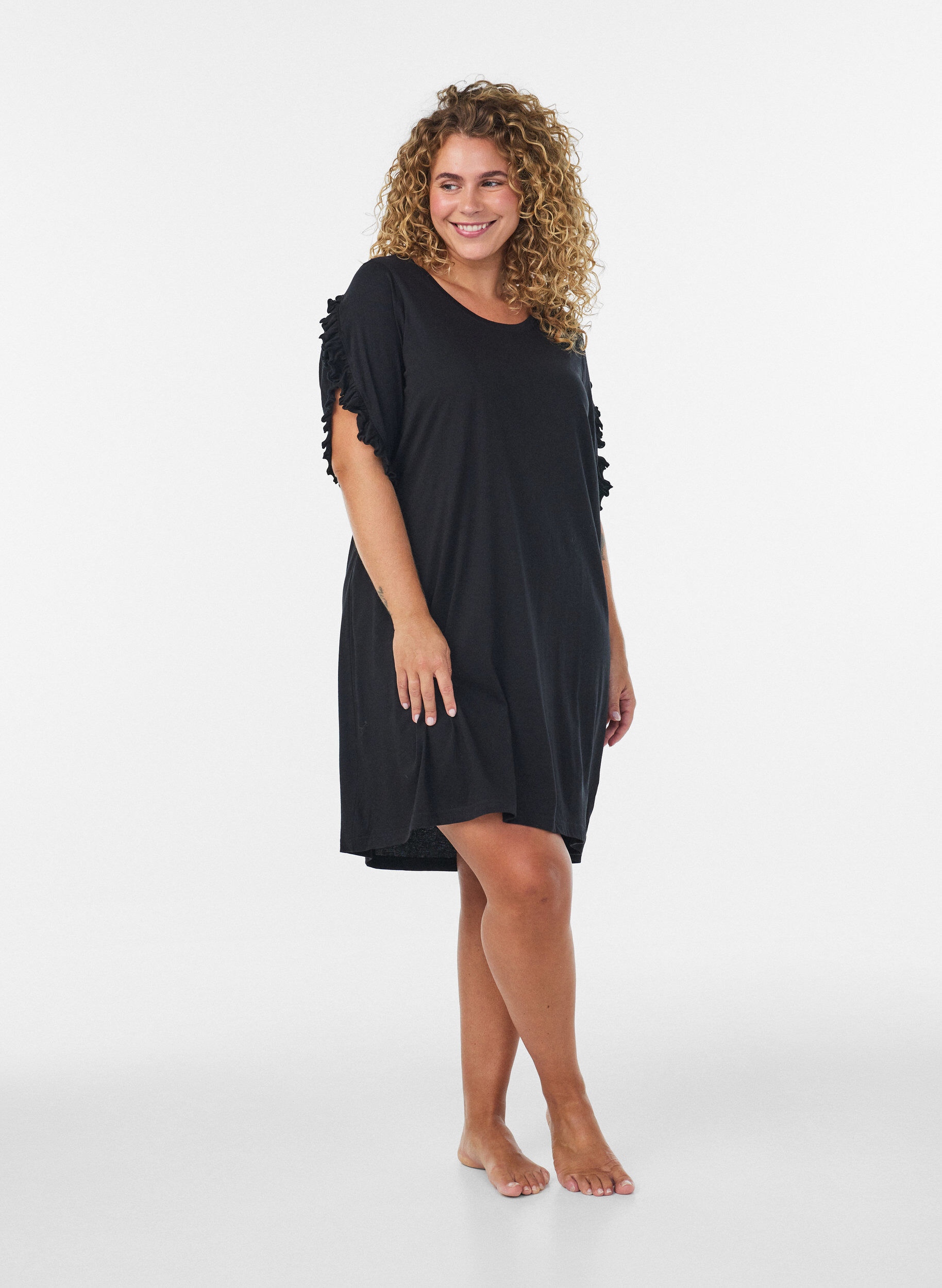 ZizziNachthemd aus Bio-Baumwolle mit R&uuml;schen&auml;rmeln, Schwarz, Model image number 1