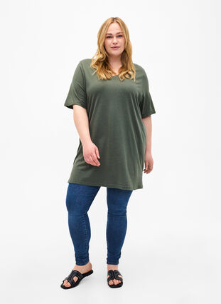 Einfarbiges Oversize T-Shirt mit V-Ausschnitt, Thyme, Model image number 2