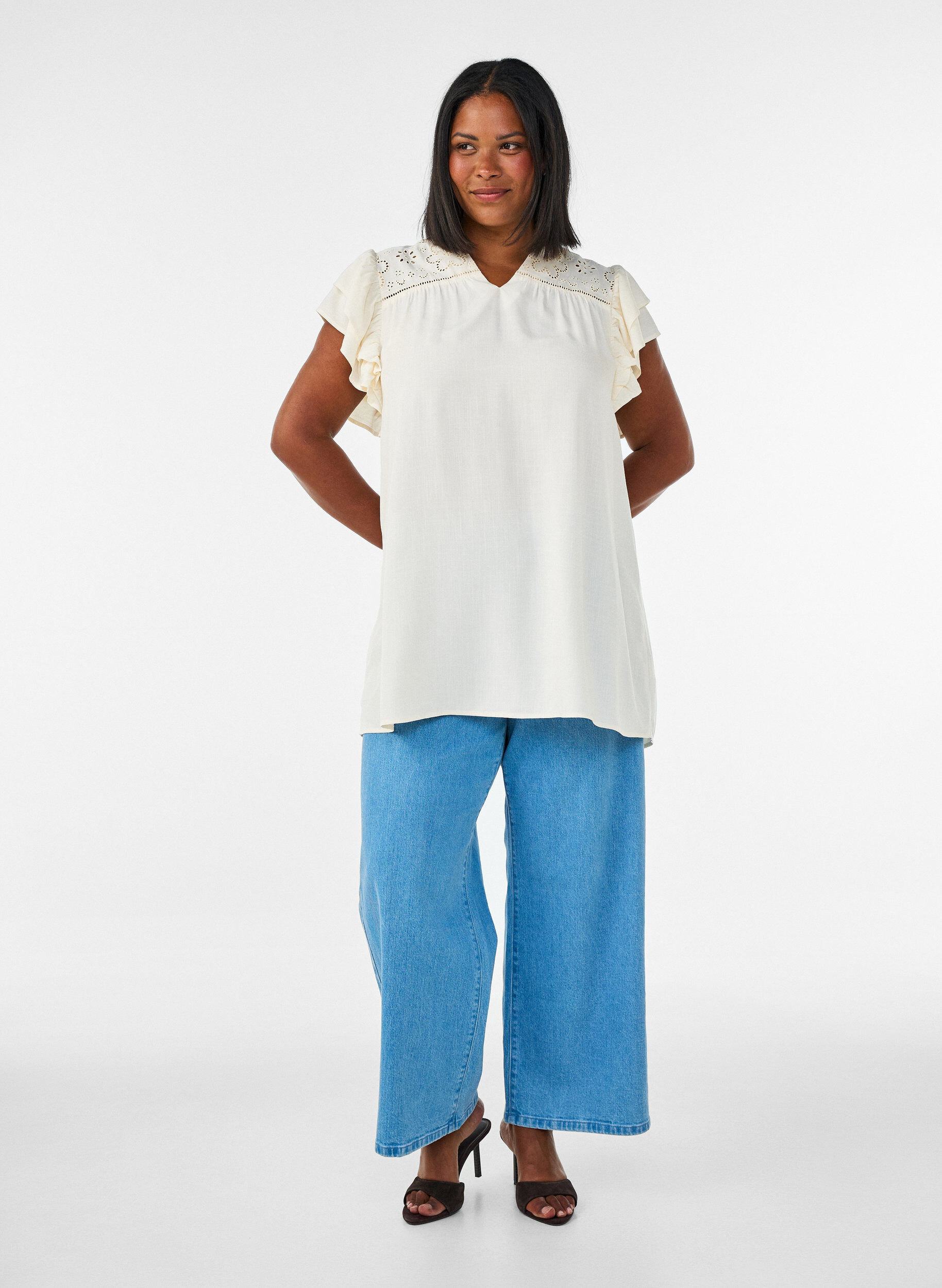 ZizziTunika mit Broderie Anglaise und R&uuml;schen&auml;rmeln, Beige, Model image number 1