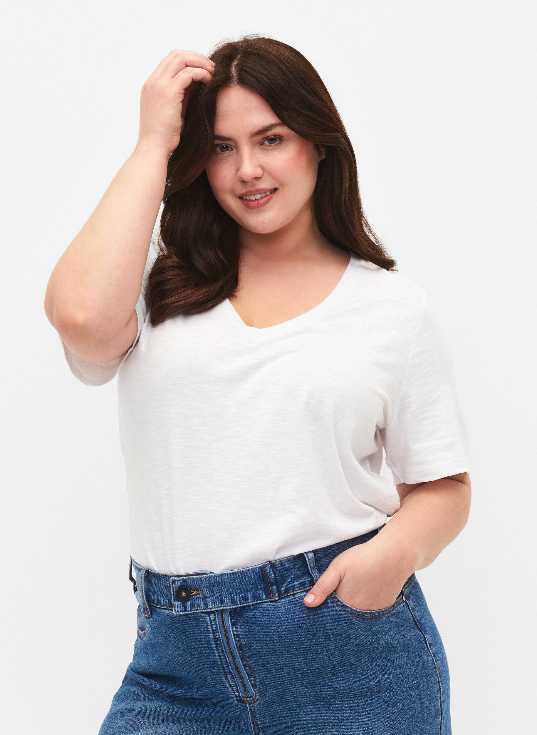 ZizziKurz&auml;rmeliges Basic T-Shirt mit V-Ausschnitt, Wei&szlig;, Model image number 0