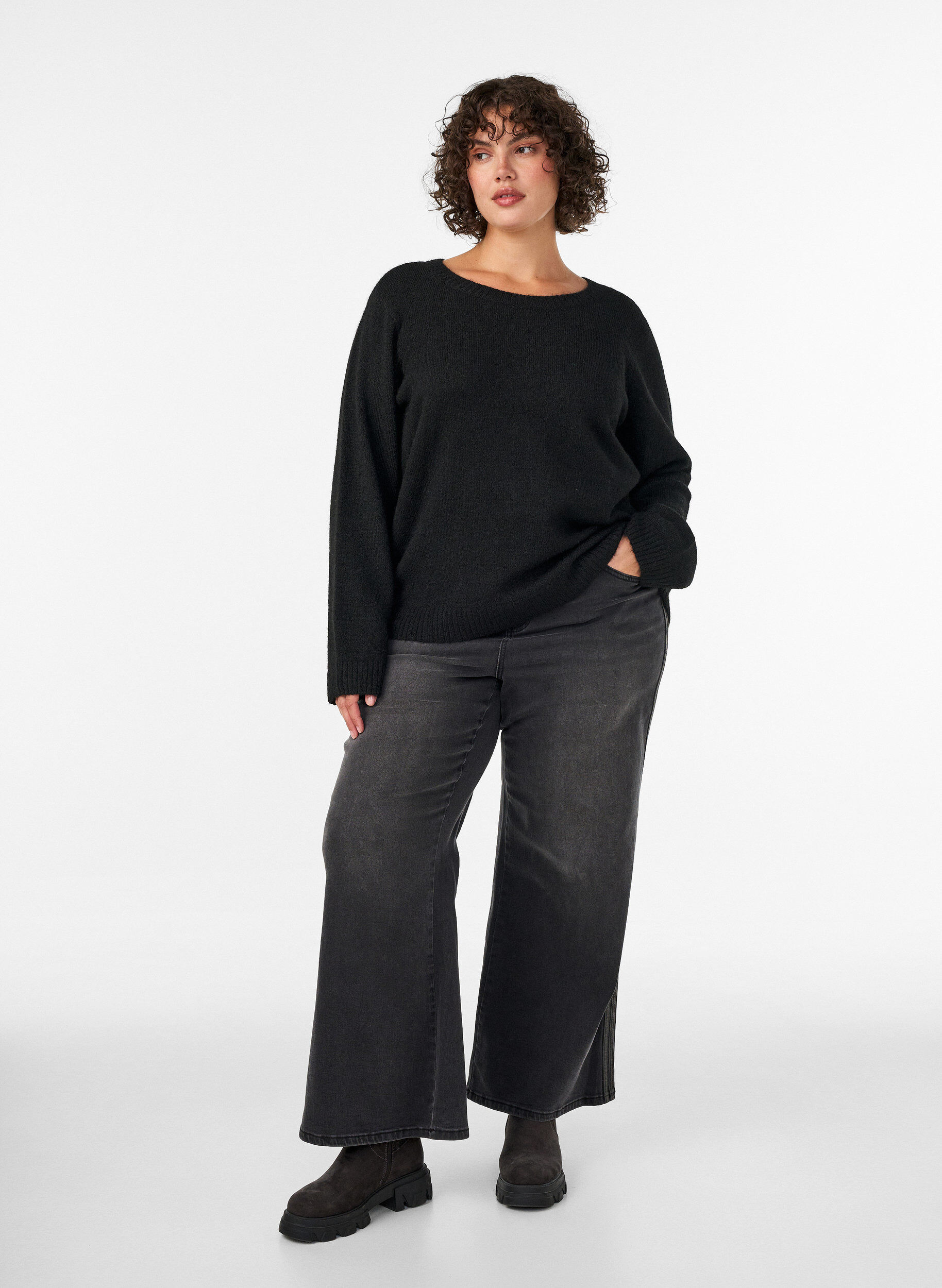 ZizziLockerer Pullover mit Rundhalsausschnitt, Schwarz, Model image number 1