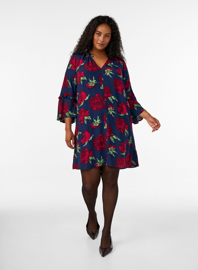 Gebl&uuml;mtes Kleid aus Viskose mit R&uuml;schen, Blau, Model image number 1