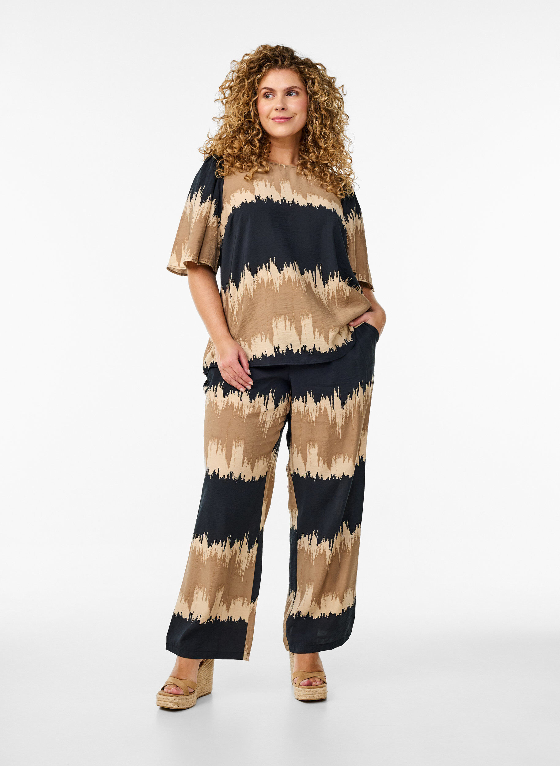 ZizziBluse mit weiten &Auml;rmeln und Grafikdruck, Schwarz, Model image number 1