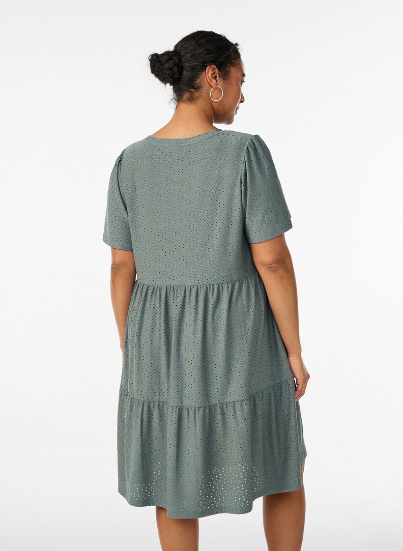 Kurzes Kleid mit Spitzenmuster und Lagenrock, Gr&uuml;n, Model image number 2