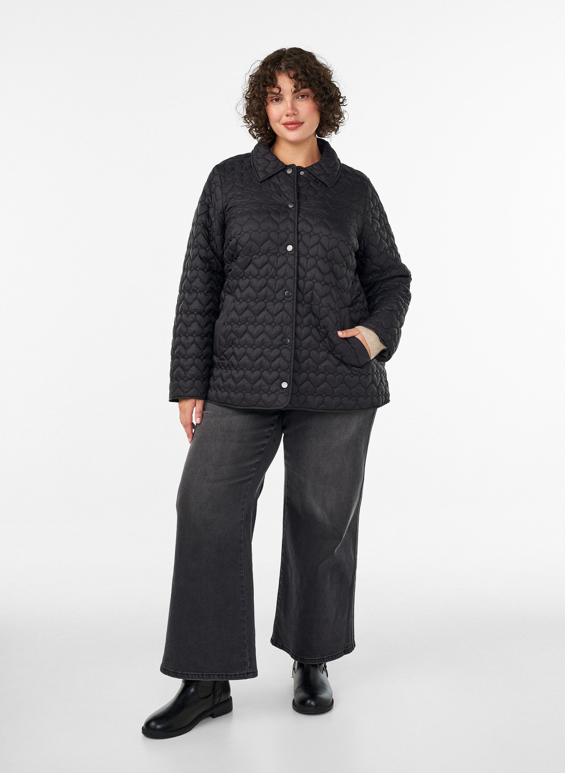 ZizziLeicht wattierte Jacke mit dekorativer Steppung, Schwarz, Model image number 1