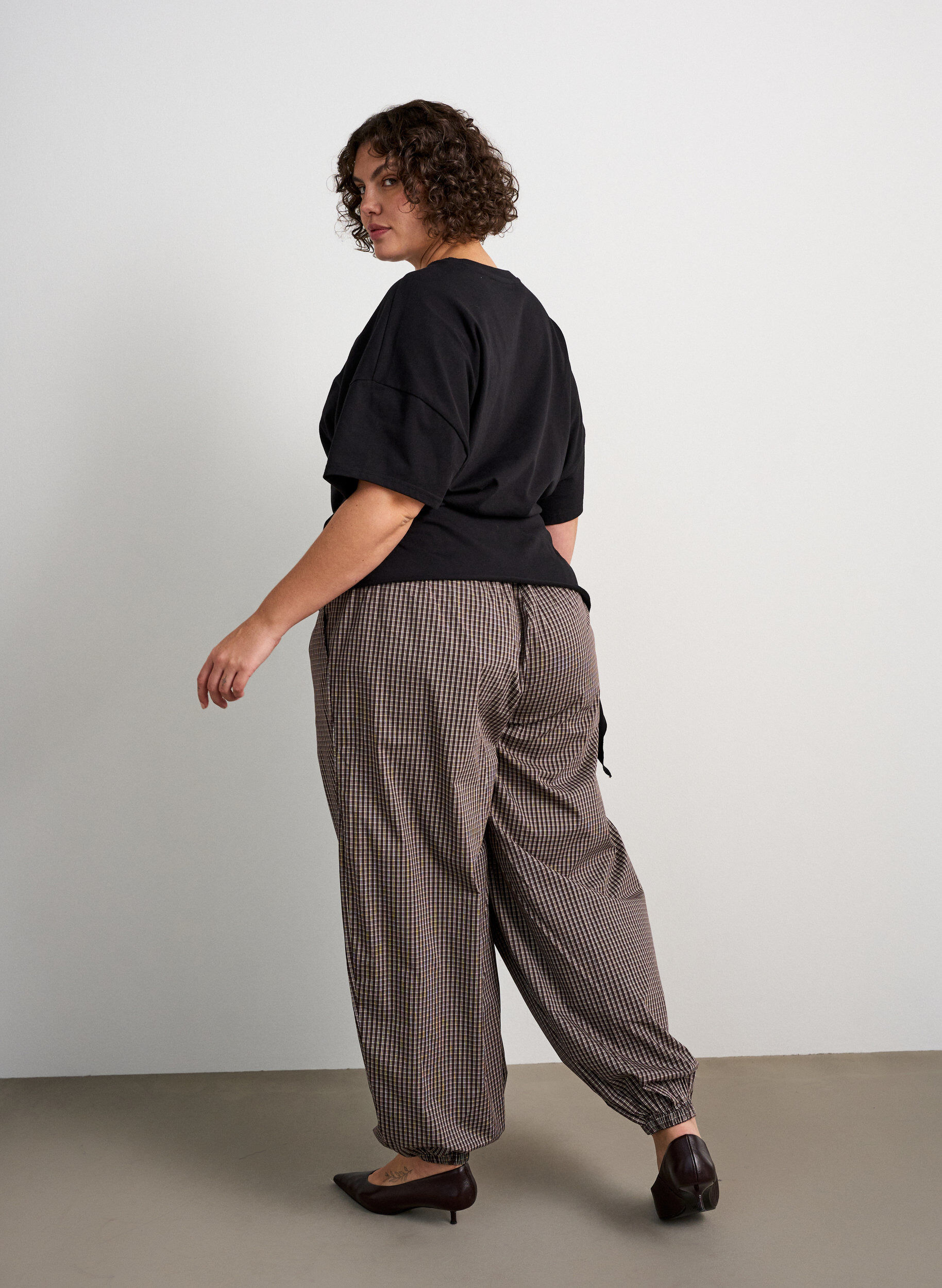 ZizziBallonhose mit hoher Taille und Allover-Muster, Braun, Model image number 1