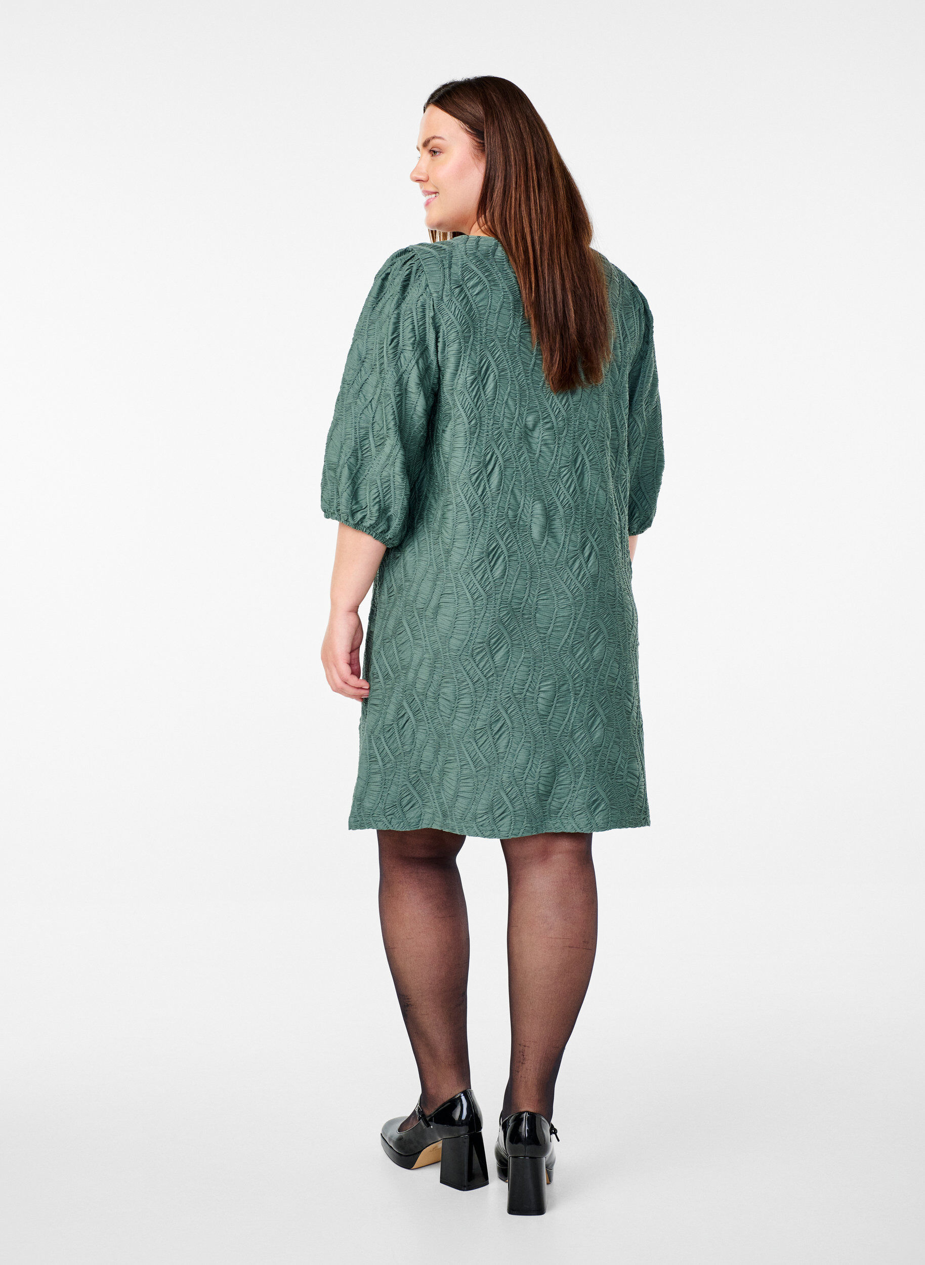 ZizziKurzes Kleid mit Struktur und 3/4-&Auml;rmeln, Gr&uuml;n, Model image number 2