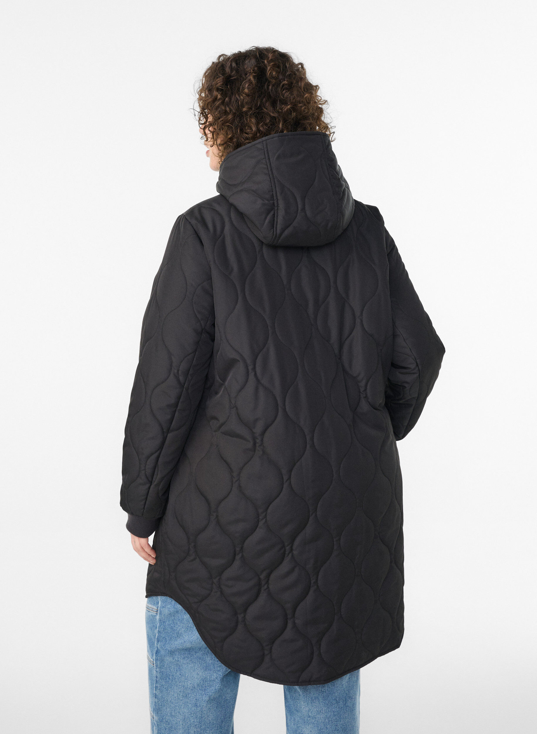 ZizziMittellange Steppjacke mit Kapuze, Schwarz, Model image number 2