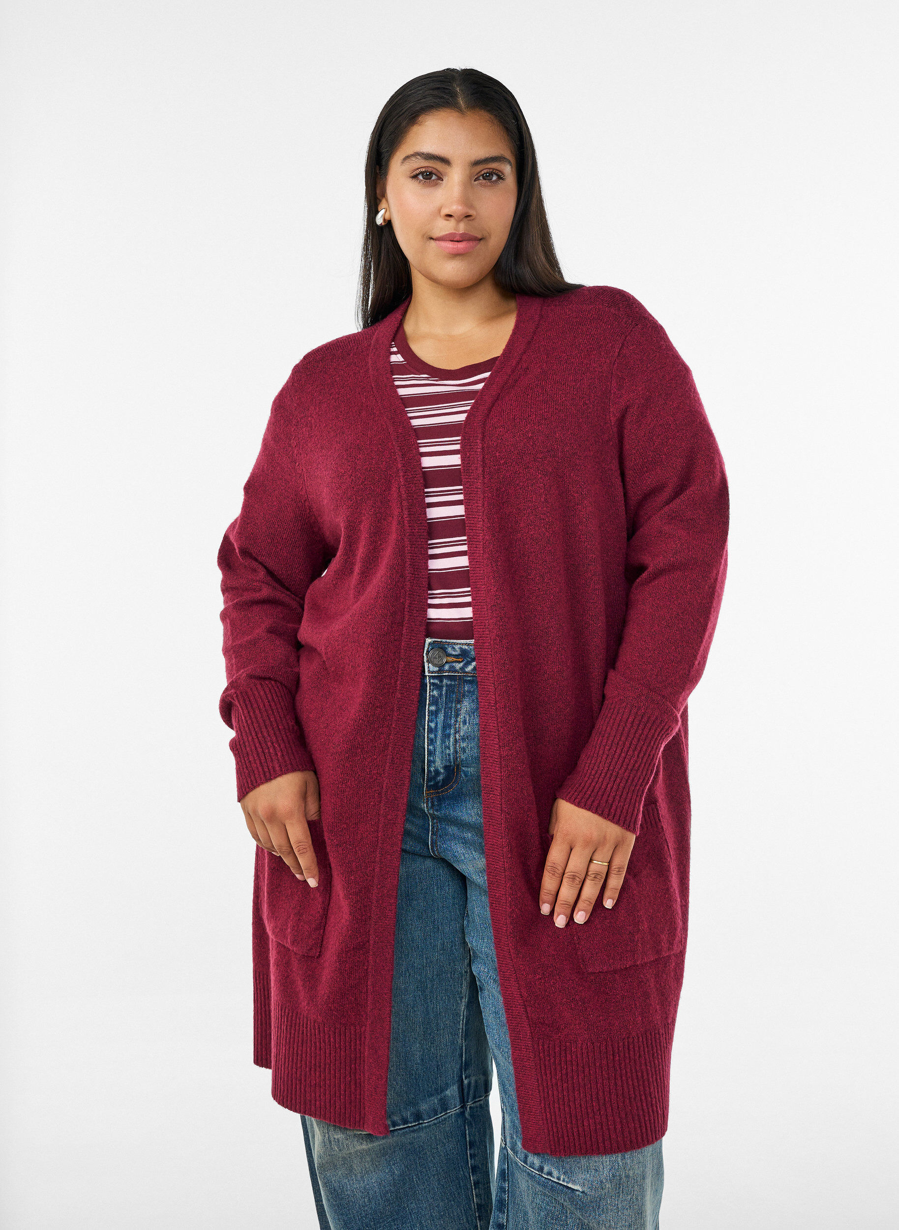 Strickjacke mit Rippenstrick und Taschen, Rot, Model