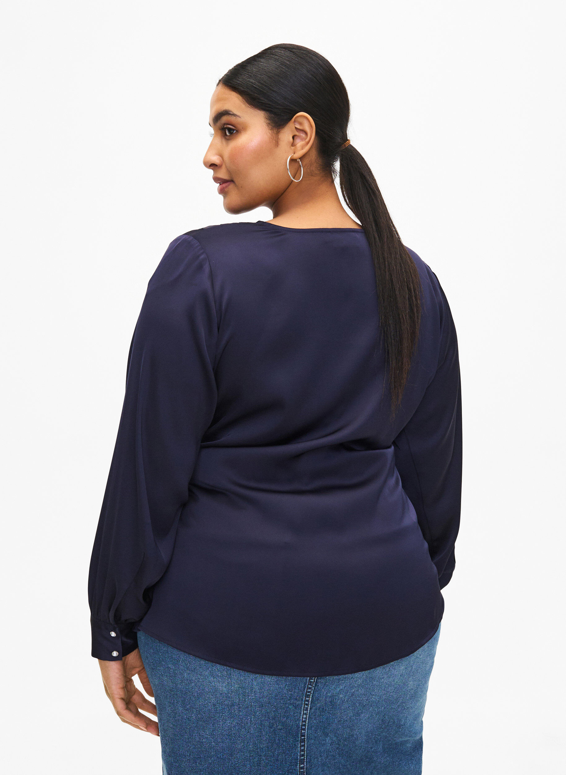 Zizzi Partybluse aus Satin in Wickeloptik, Night Sky, Model image number 1