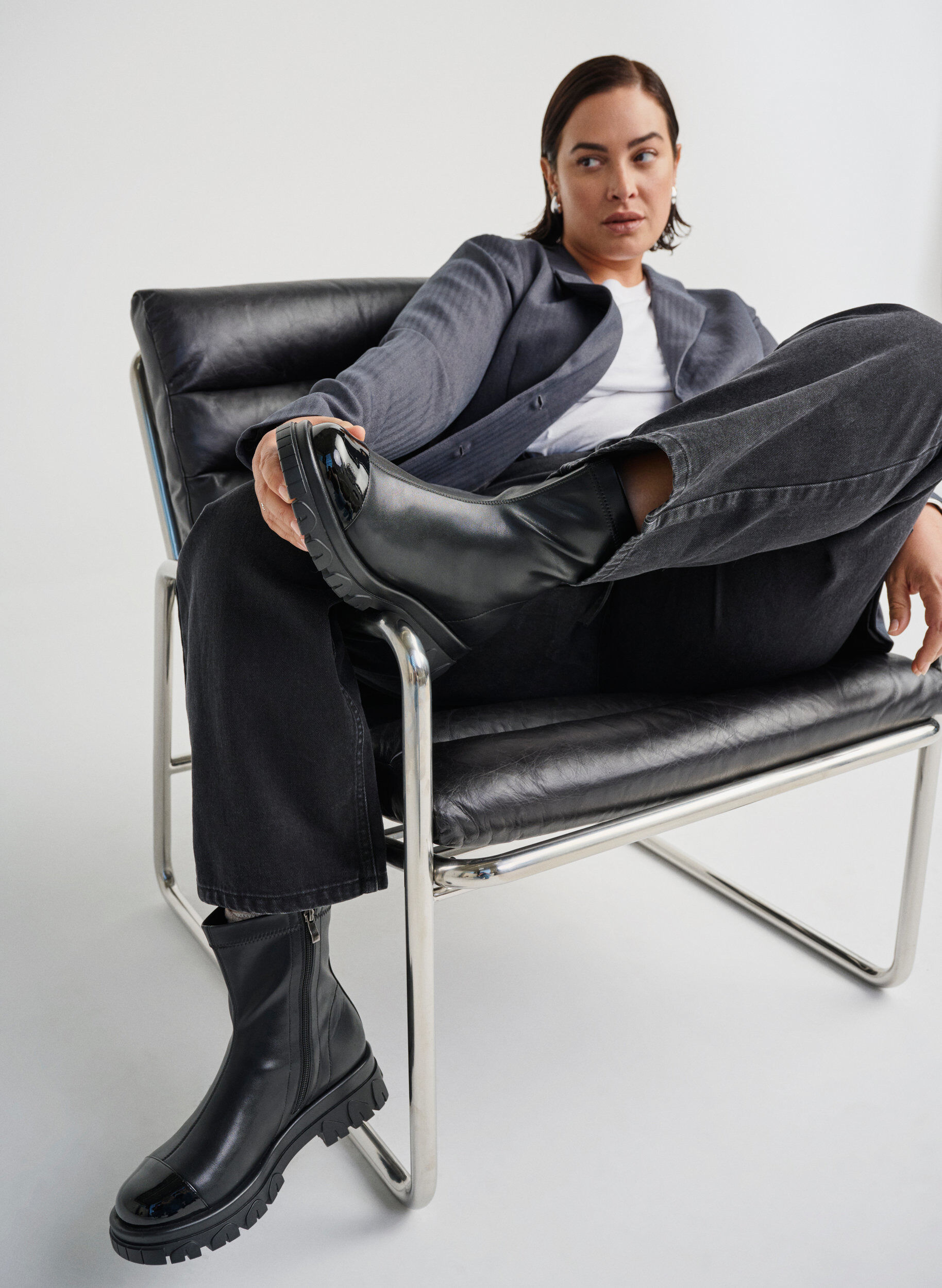 ZizziExtra-Weite - Kn&ouml;chenstiefel mit Lackdetails, Schwarz, Image image number 0