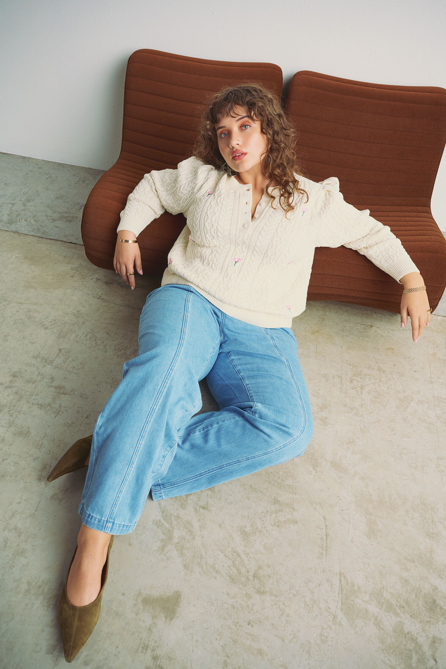 Strickbluse mit gestickten Blumen, , Model