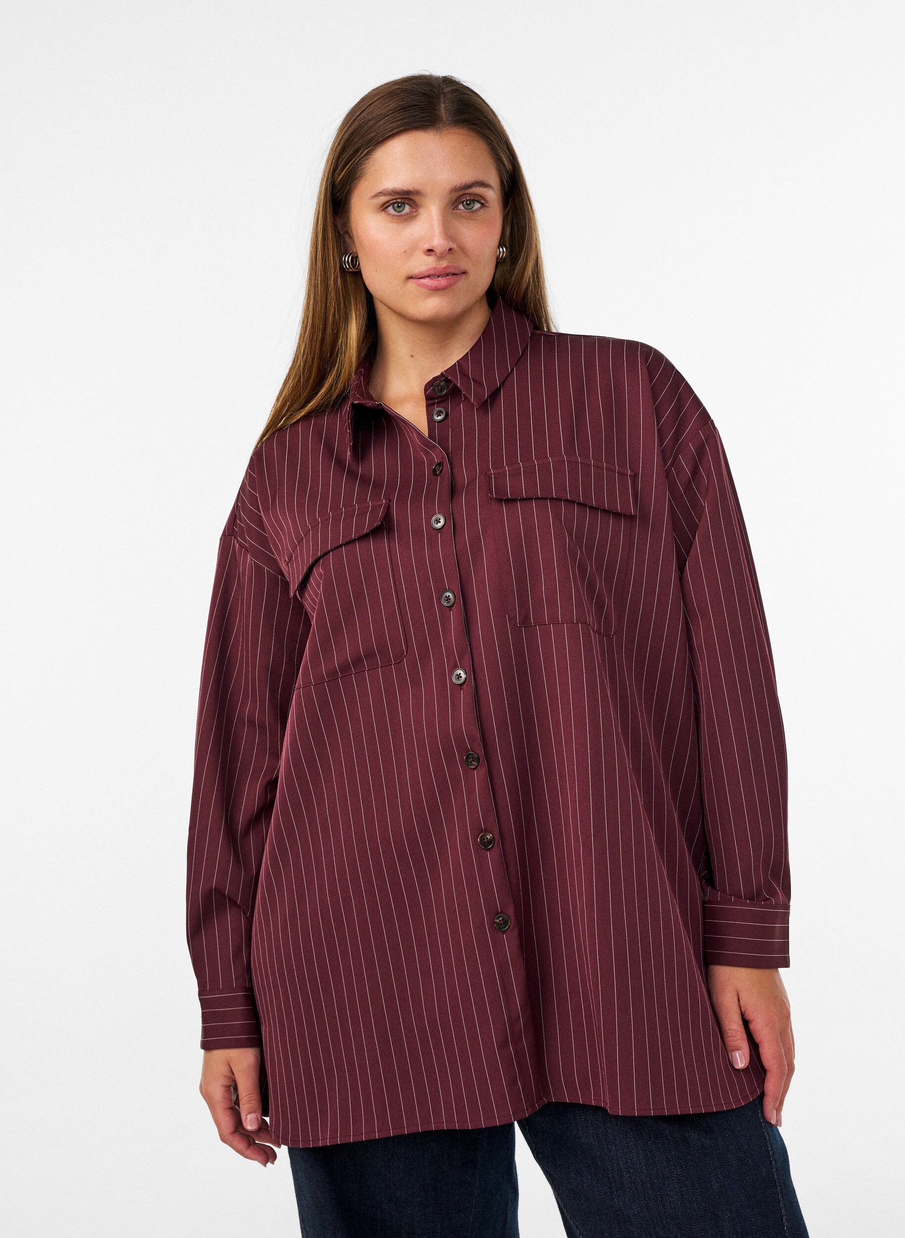 ZizziNadelstreifenhemd mit Brusttaschen, Rot, Model image number 0