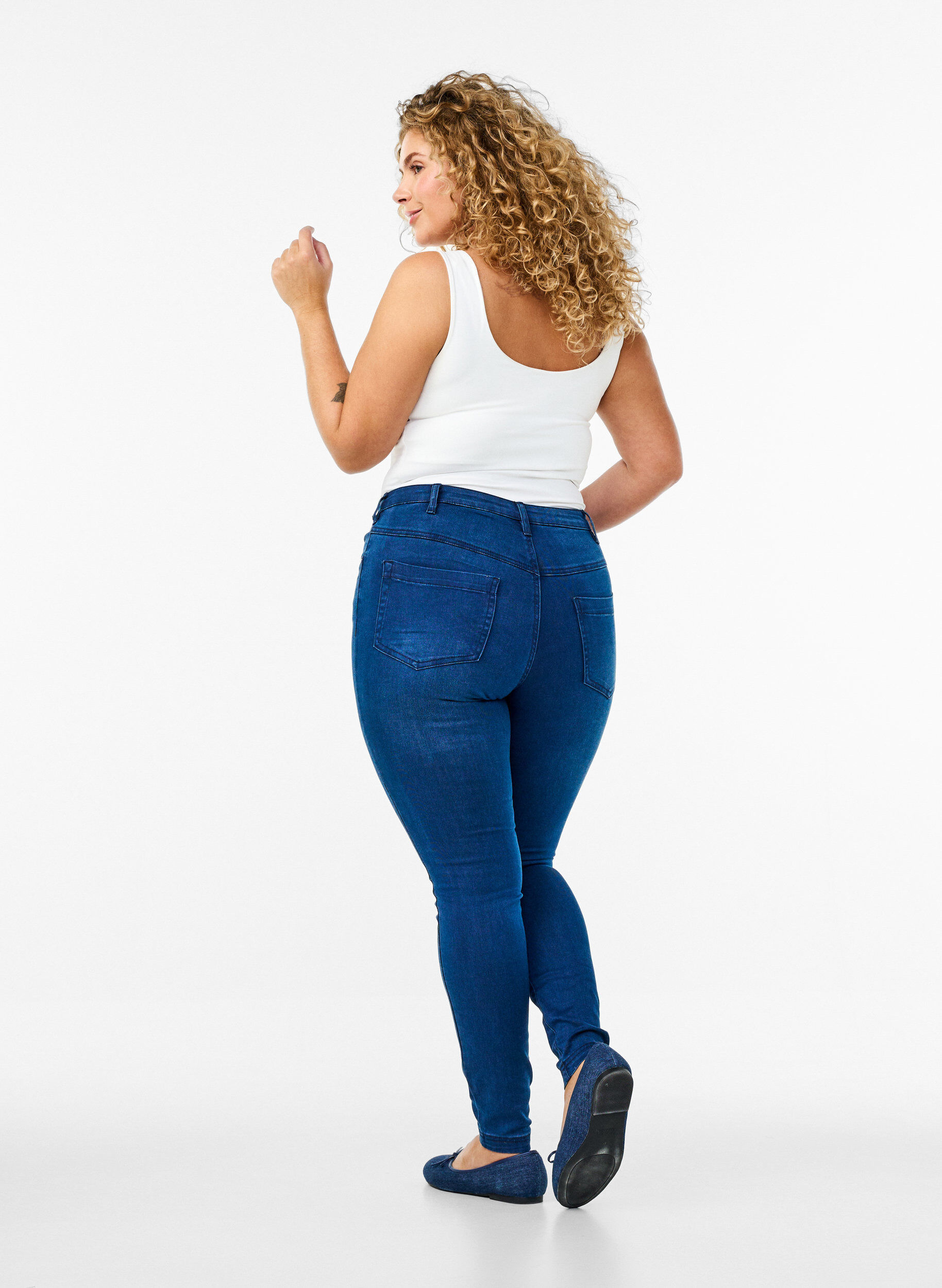 ZizziExtra schmale Amy Jeans mit hoher Taille, Blue Denim, Model image number 1