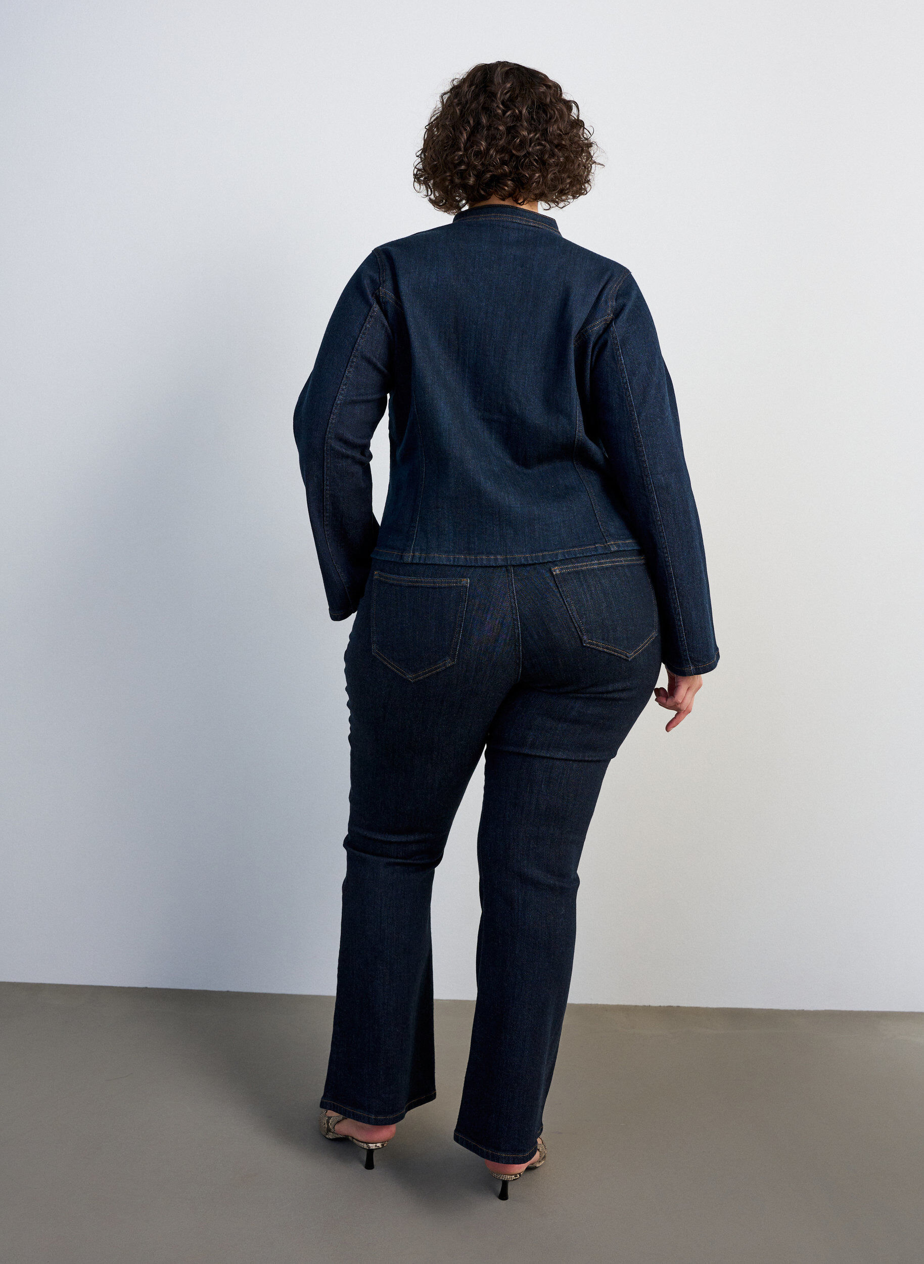 ZizziEllen Bootcut-Jeans mit hoher Taille, Blau, Model image number 1