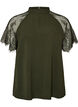 Bluse mit kurzen &Auml;rmeln aus Spitze und hohem Kragen, Gr&uuml;n, Packshot image number 0