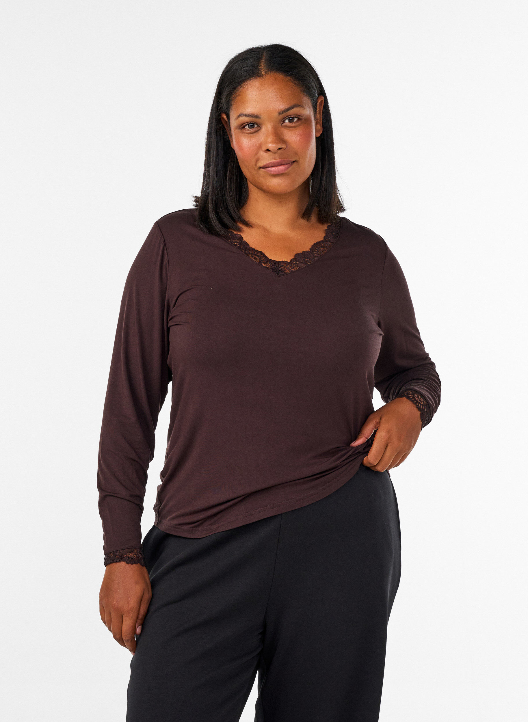 ZizziBluse aus Viskose mit Spitzen und V-Ausschnitt, Braun, Model image number 0