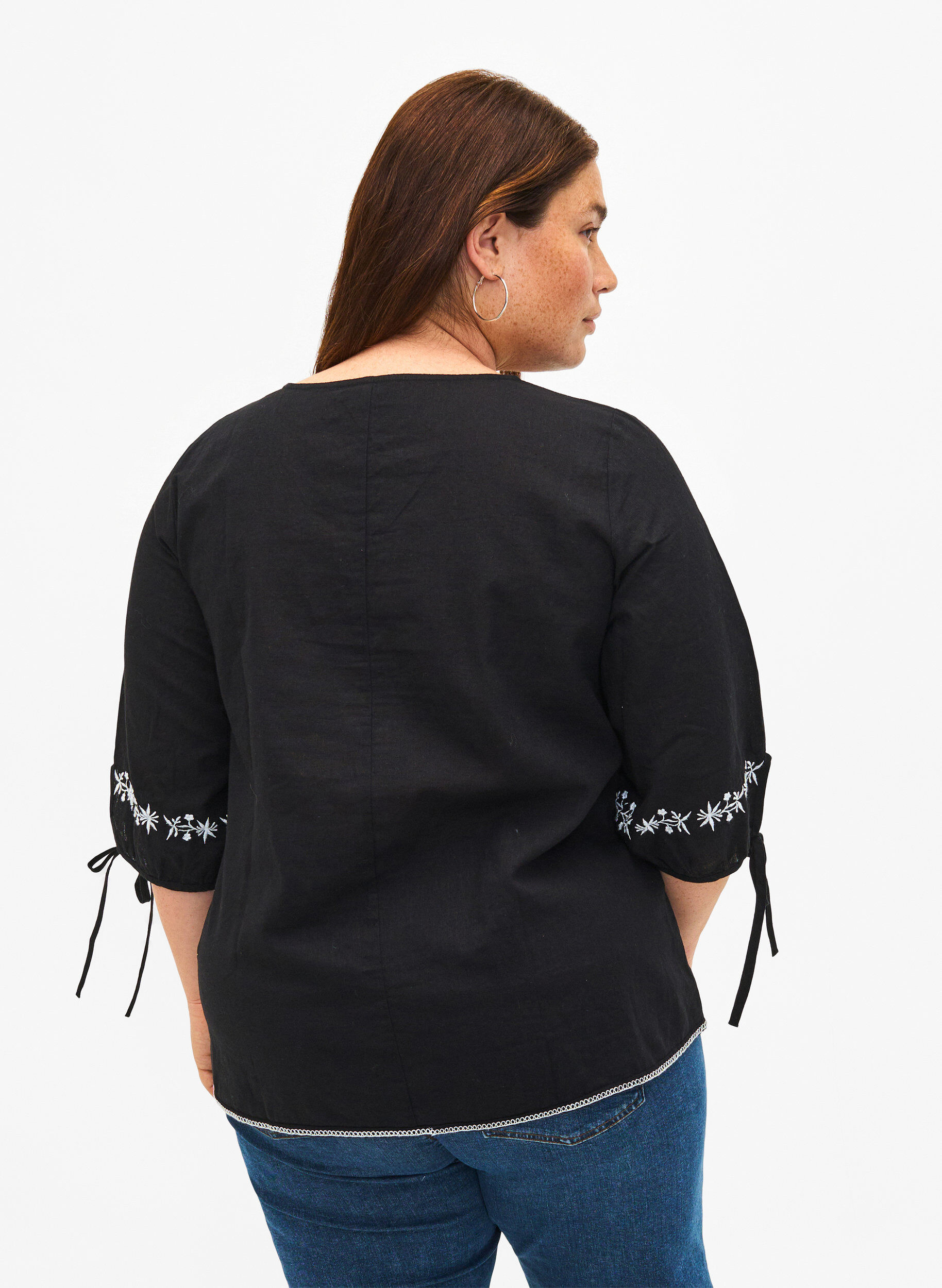 ZizziBestickte Bluse aus Baumwollmischung mit Leinen, Black W. EMB, Model image number 1