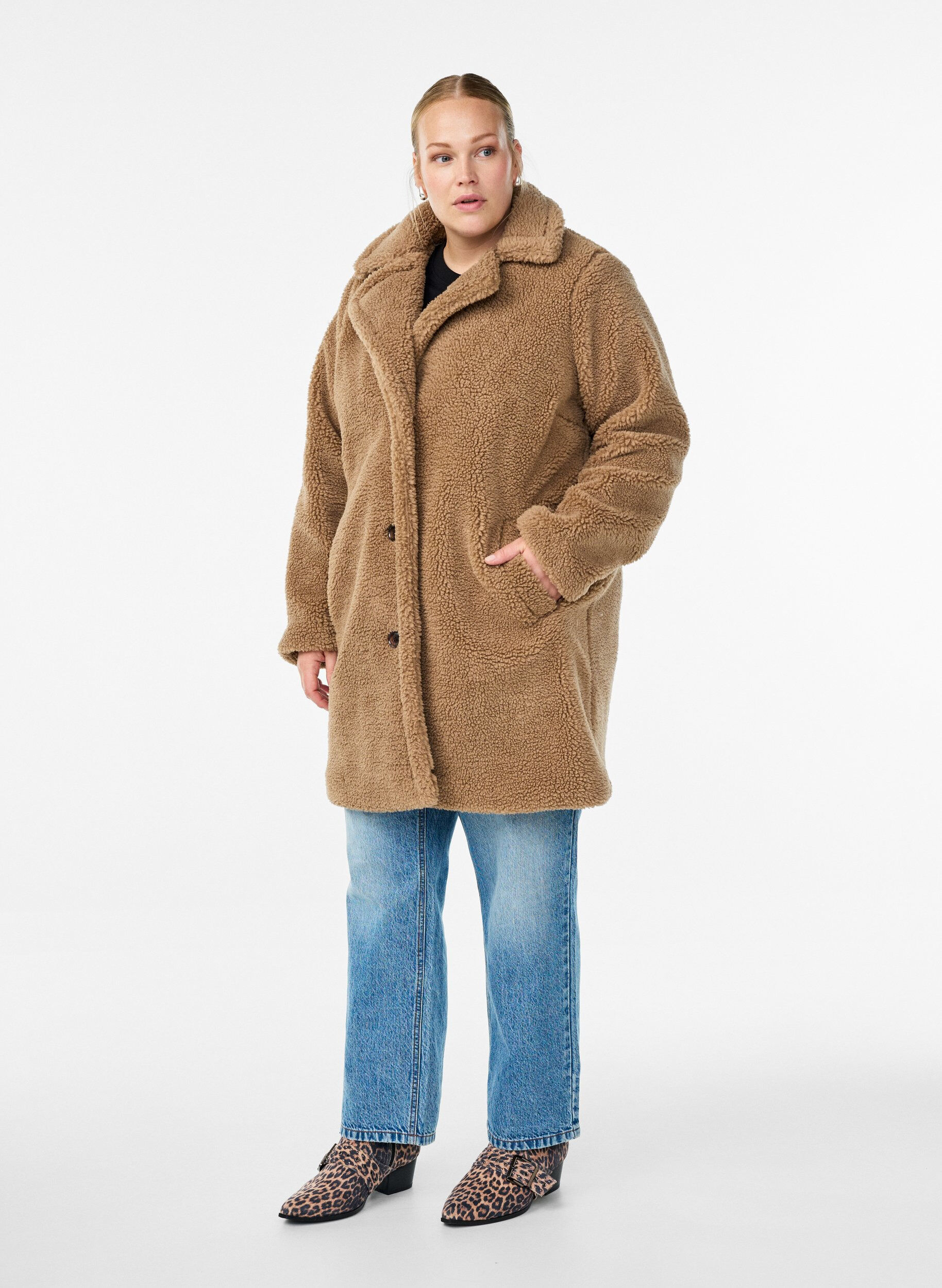 ZizziWeiche Teddyjacke mit Kn&ouml;pfen und Kragen, Braun, Model image number 1